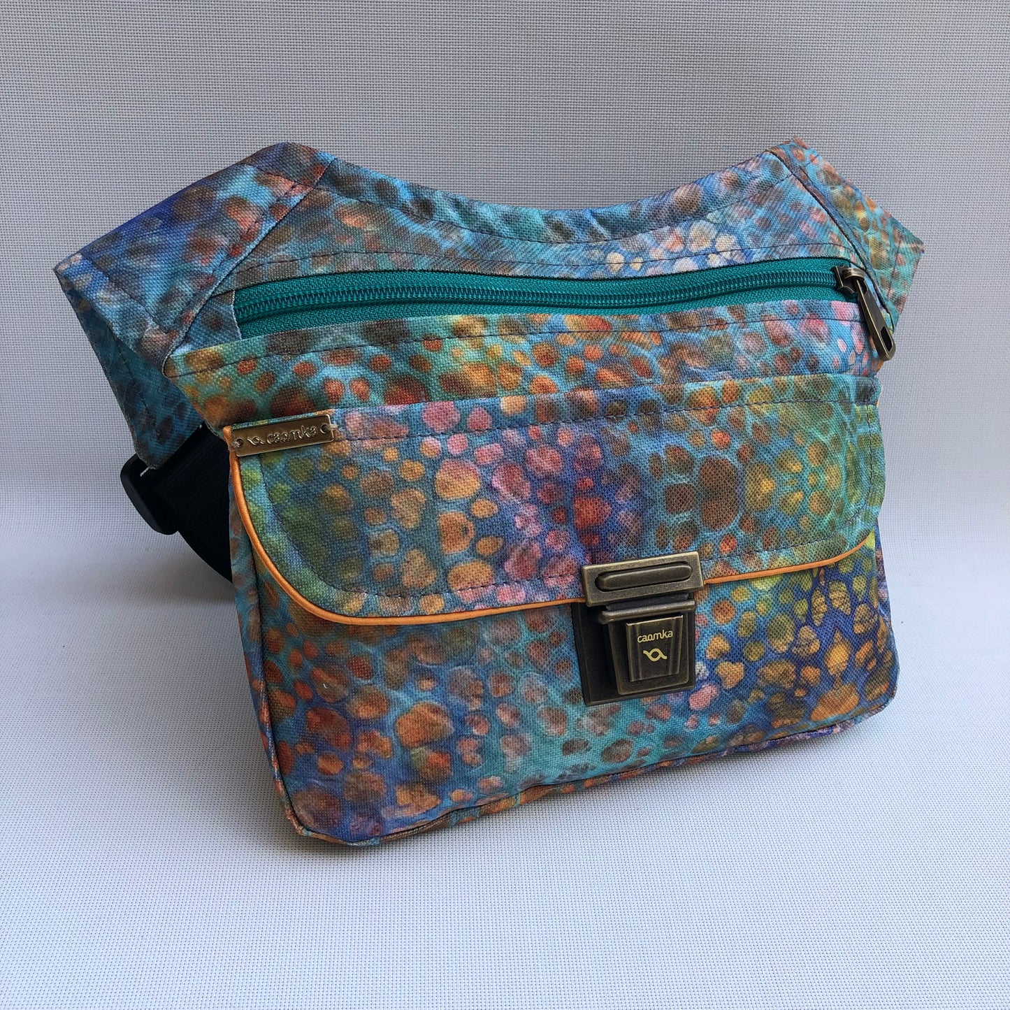 Special Color Stones + Back pocket · Waterproof · Unique Piece No. 10647