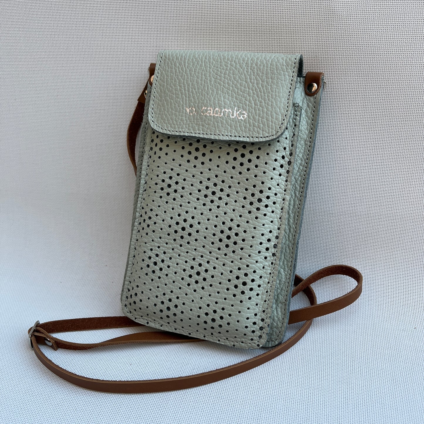 Porta Móvil · Diseño Aire · Piel natural · Verde