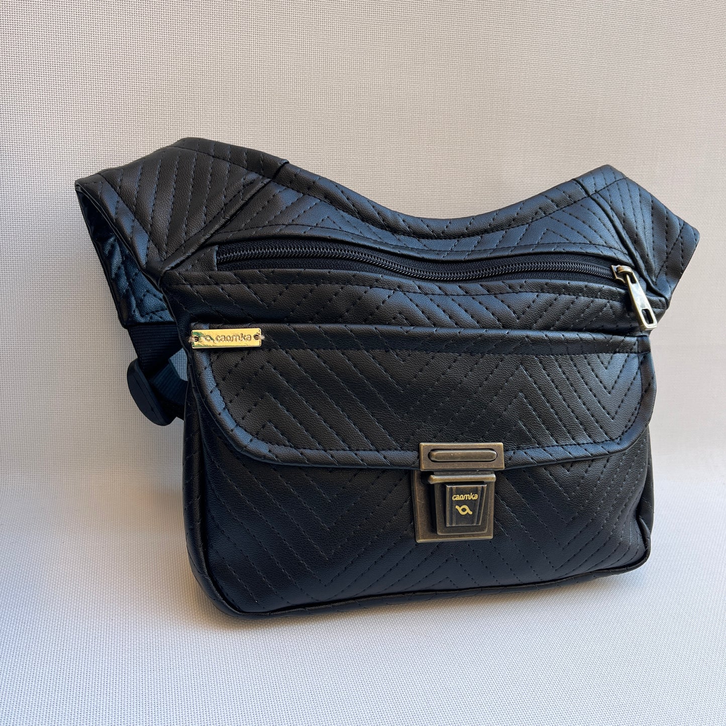 Special Elegant Black + Bolsillo trasero · Piel Vegana. Pieza Única Núm. 10815