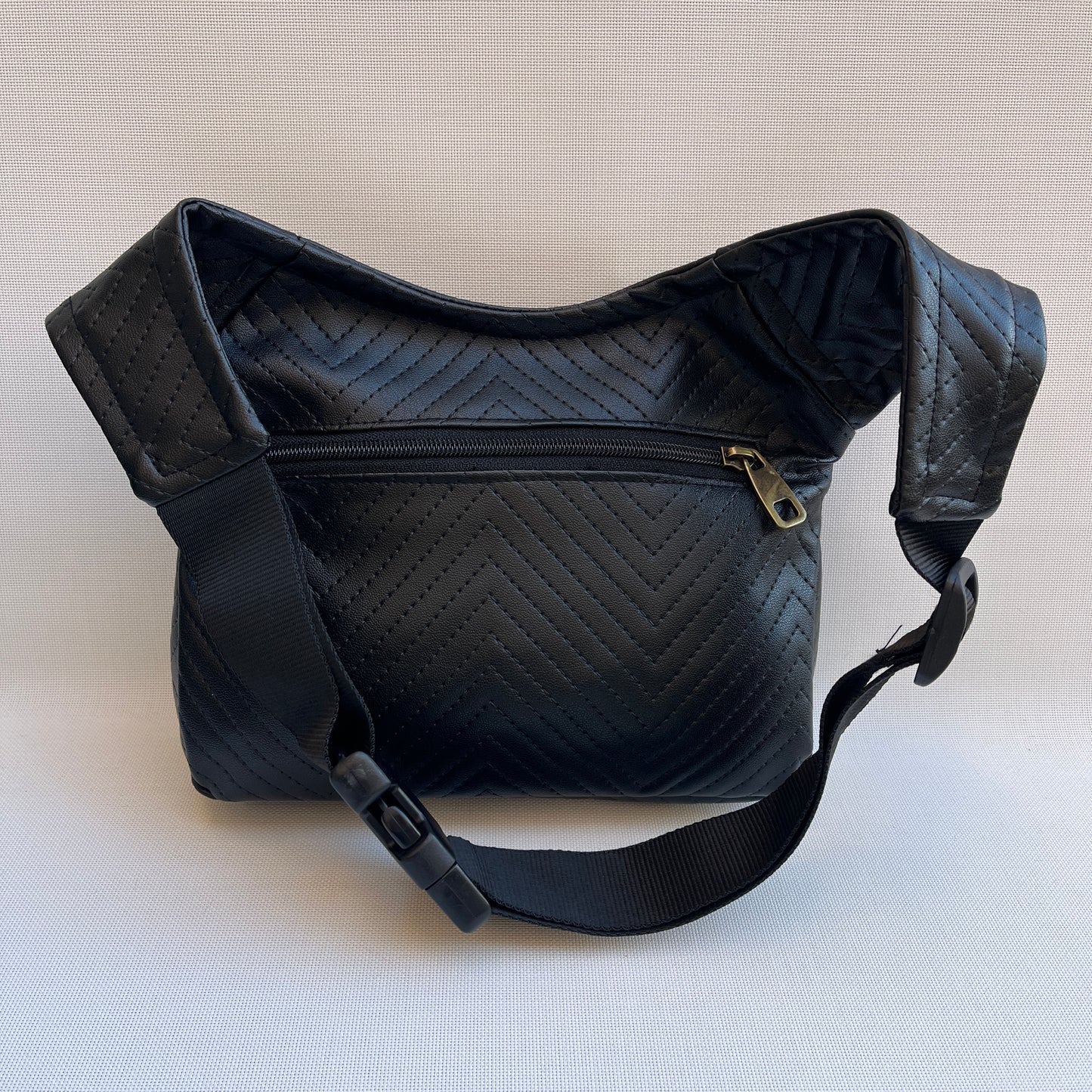 Special Elegant Black + Bolsillo trasero · Piel Vegana. Pieza Única Núm. 10815