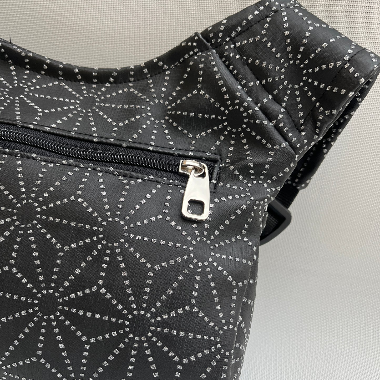 Special Elegant Black + Bolsillo trasero · Piel Vegana. Pieza Única Núm. 11211