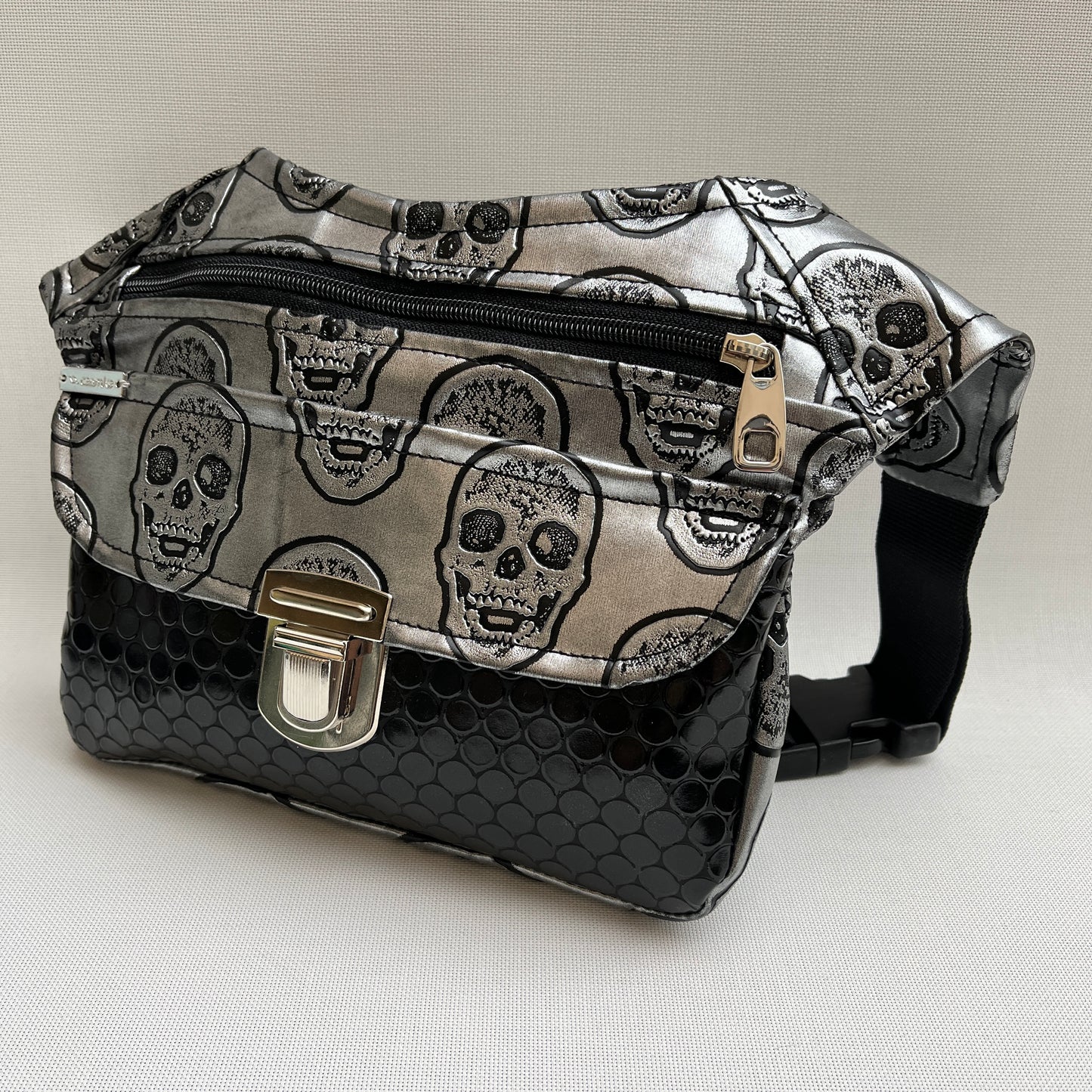 Special Silver Skulls Vegan Skin. Unique Piece No. 11208