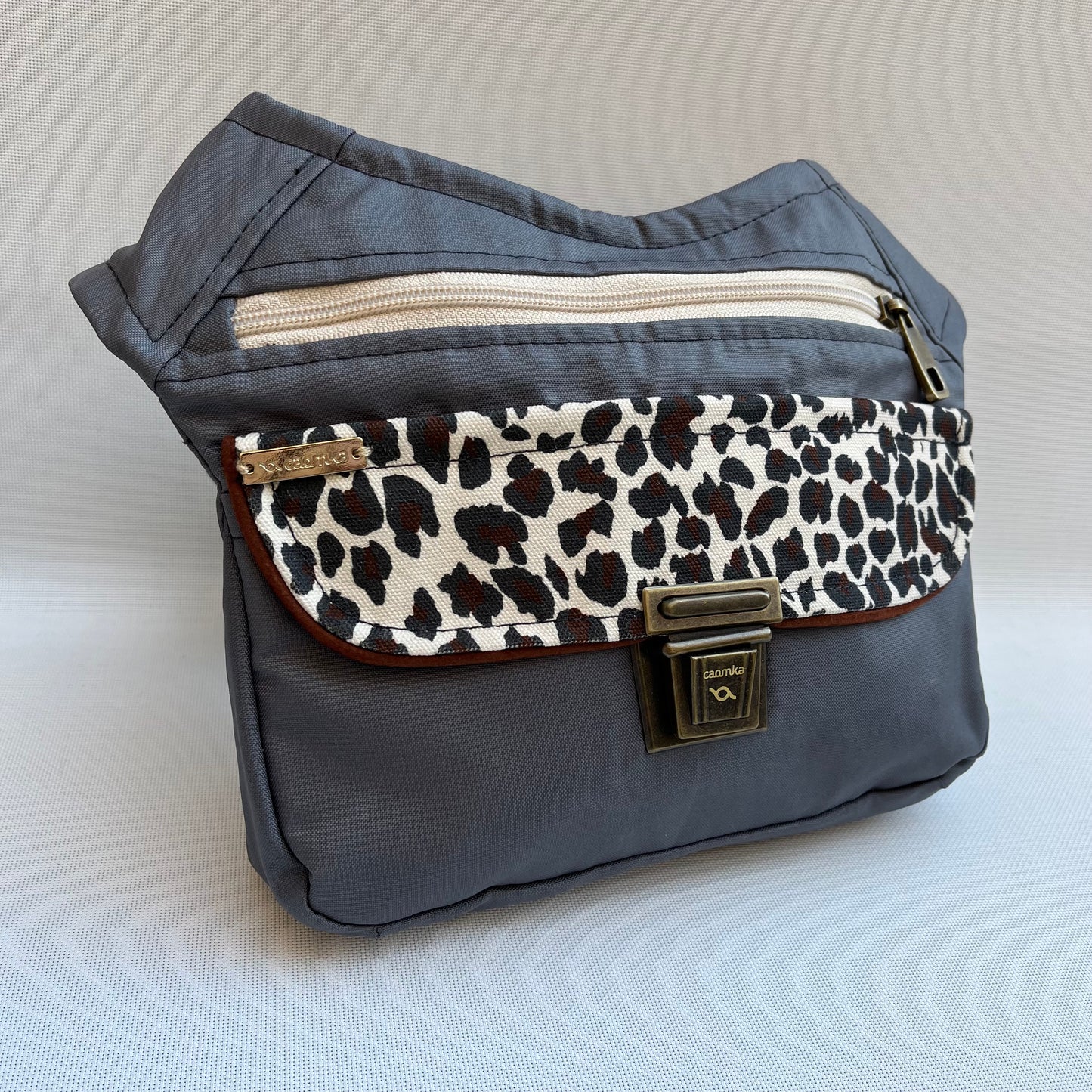 Special Gray Animal Print · Impermeable · Pieza Exclusiva Núm. 10489