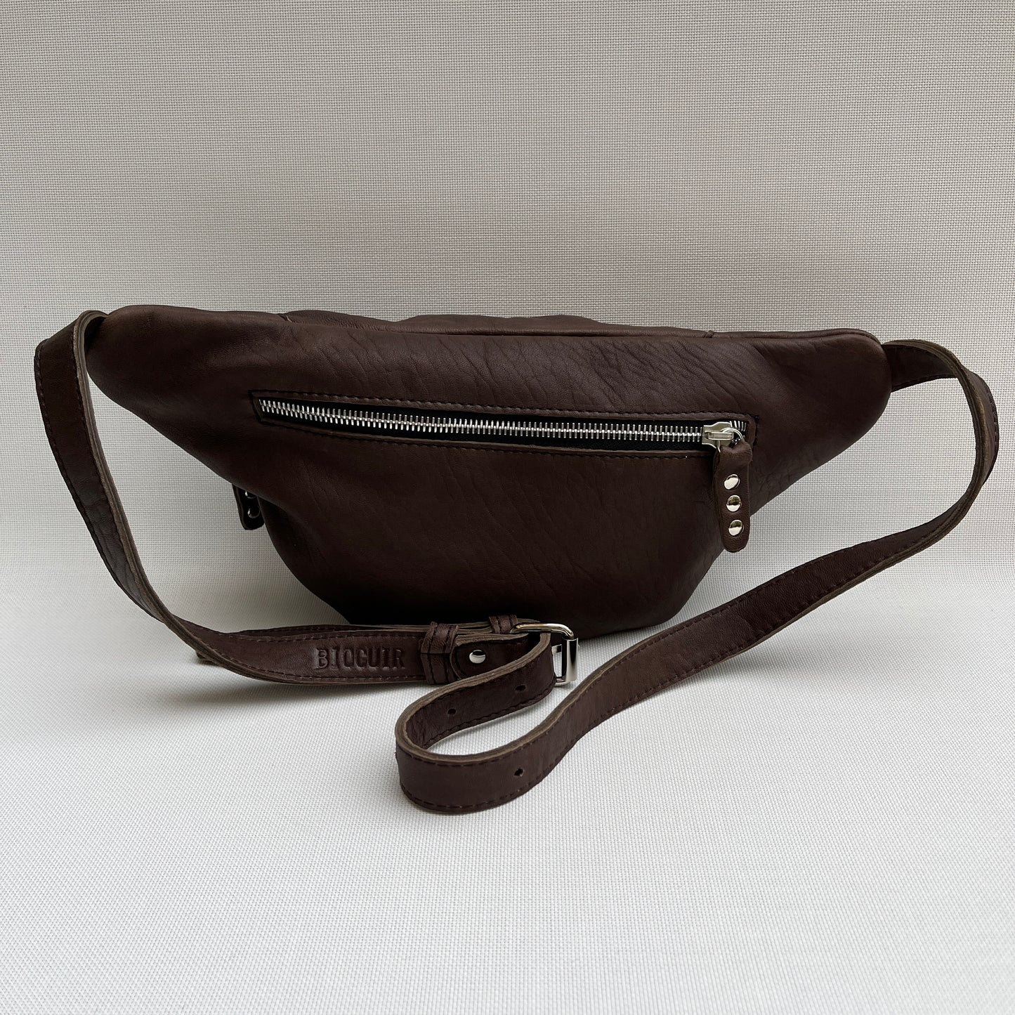 Retro Chic Dark Brown BioCuir® Natural Leather Exclusive Piece No. 11362