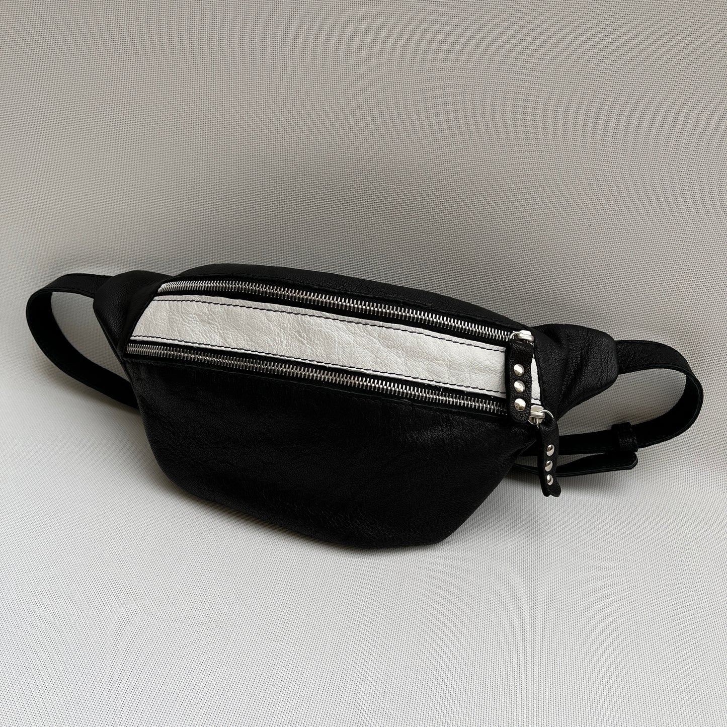 Retro Chic Black and White BioCuir® Natural Leather Exclusive Piece No. 11363
