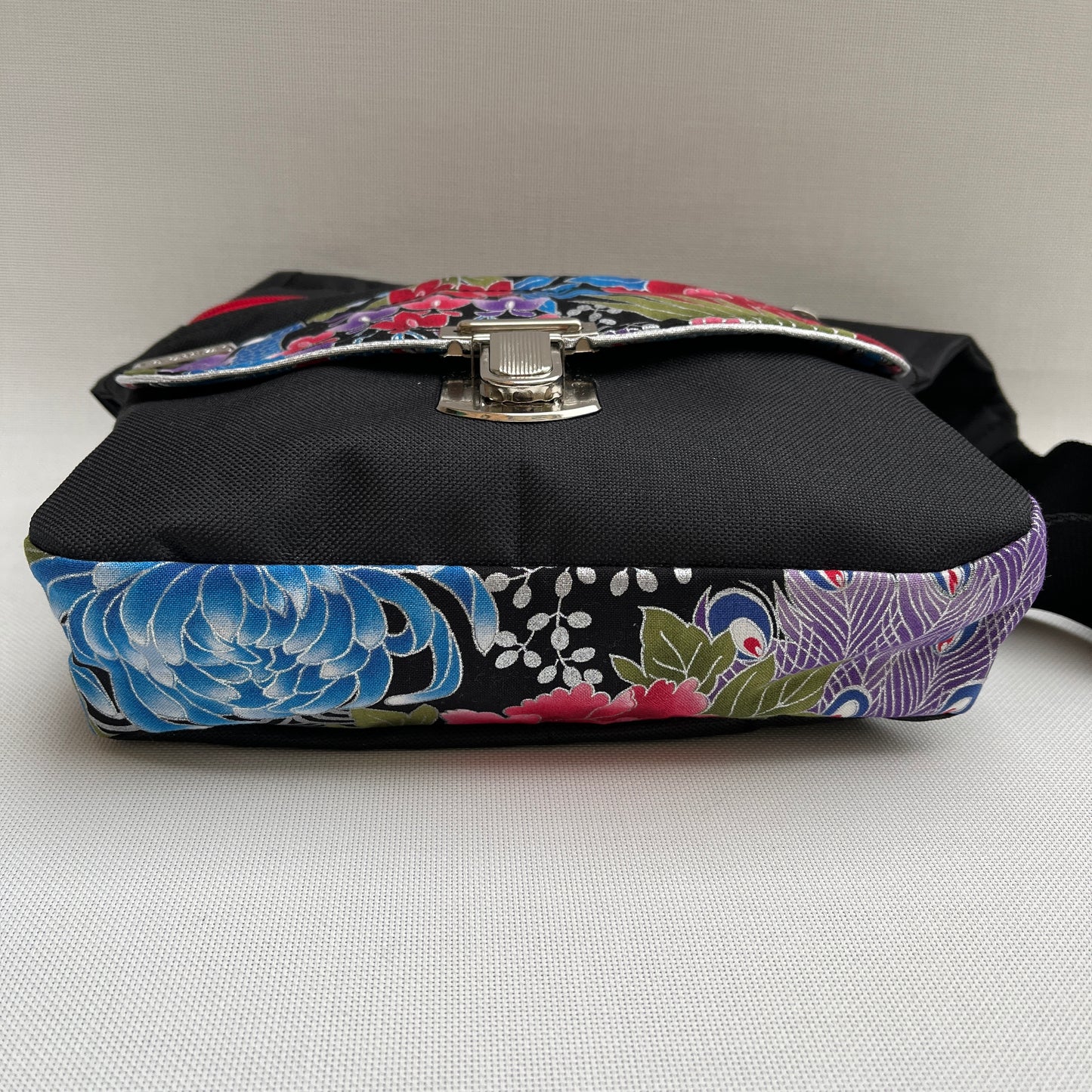 Special Black "Cordura" & Flowers · Impermeable · Pieza Única Núm. 11385