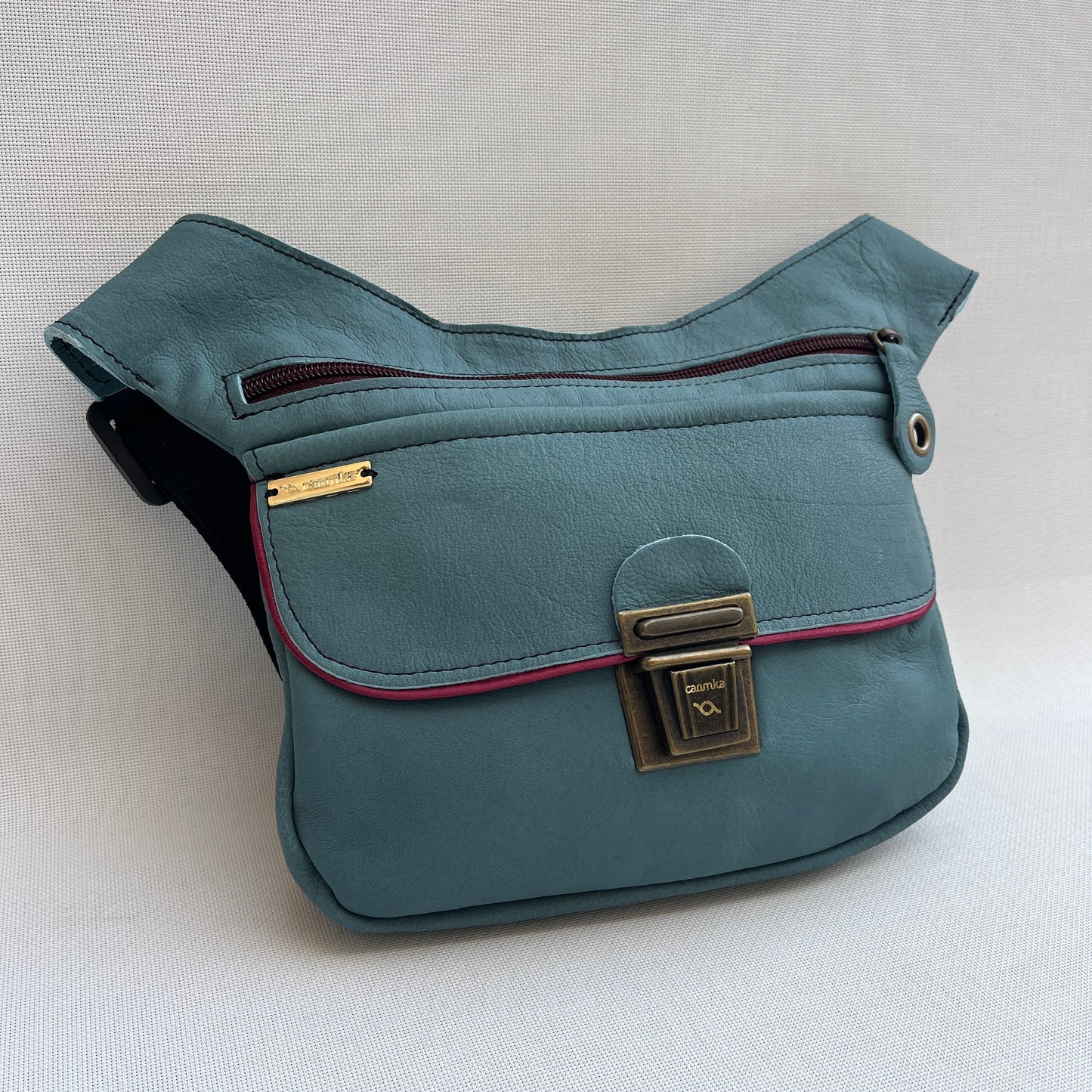 Special Blue Petroil · Piel natural BioCuir® · Pieza Exclusiva Núm. 13084