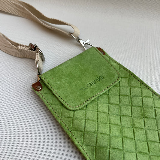 Porta Móvil · Diseño Tierra · Piel Serraje Trenzado · Verde Pistacho