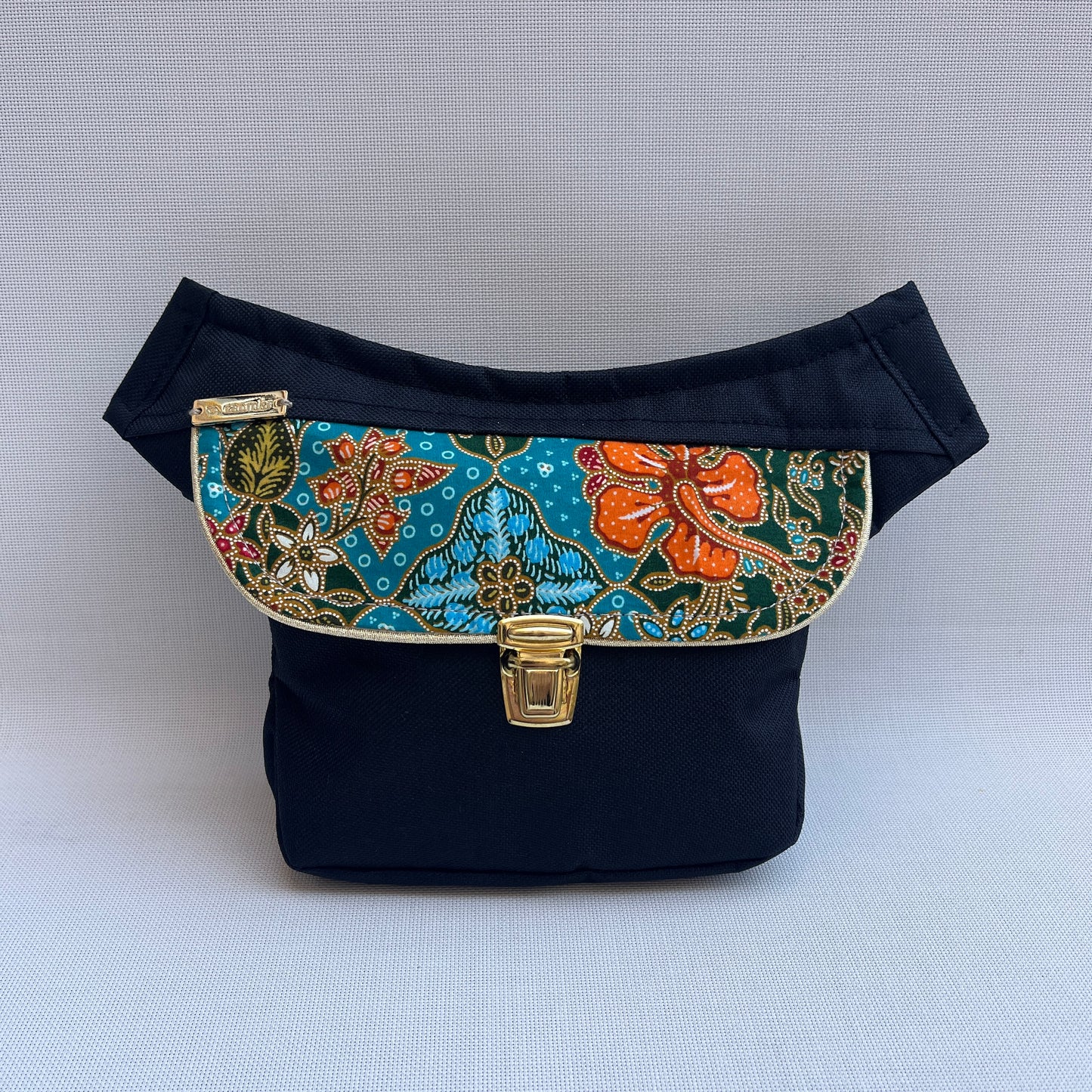 Mini Elegant Black & Thai · Imperemable · Pieza Única Núm. 13193