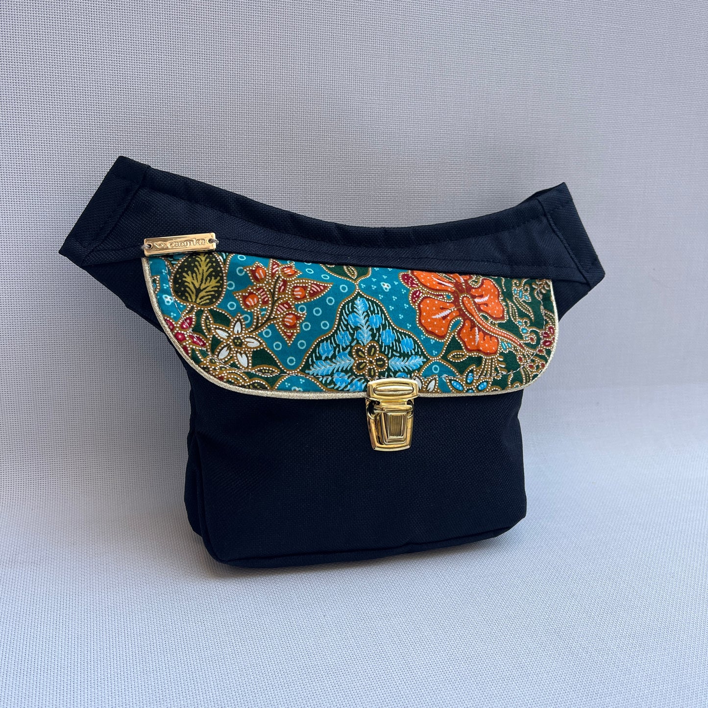 Mini Elegant Black & Thai · Imperemable · Pieza Única Núm. 13193