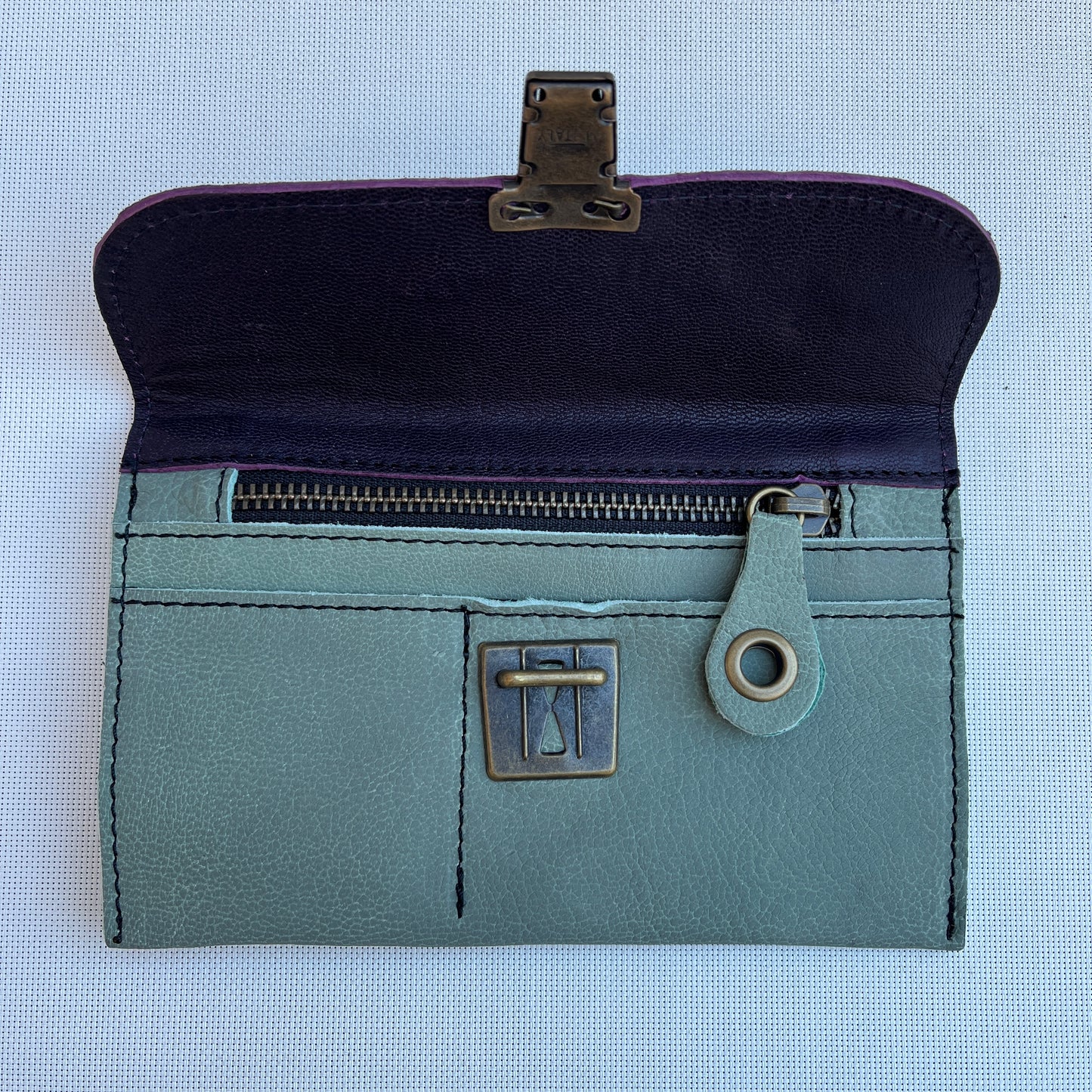 Monedero Plano CAOMKA · Piel natural BioCuir® · Pieza Exclusiva Núm. 13188