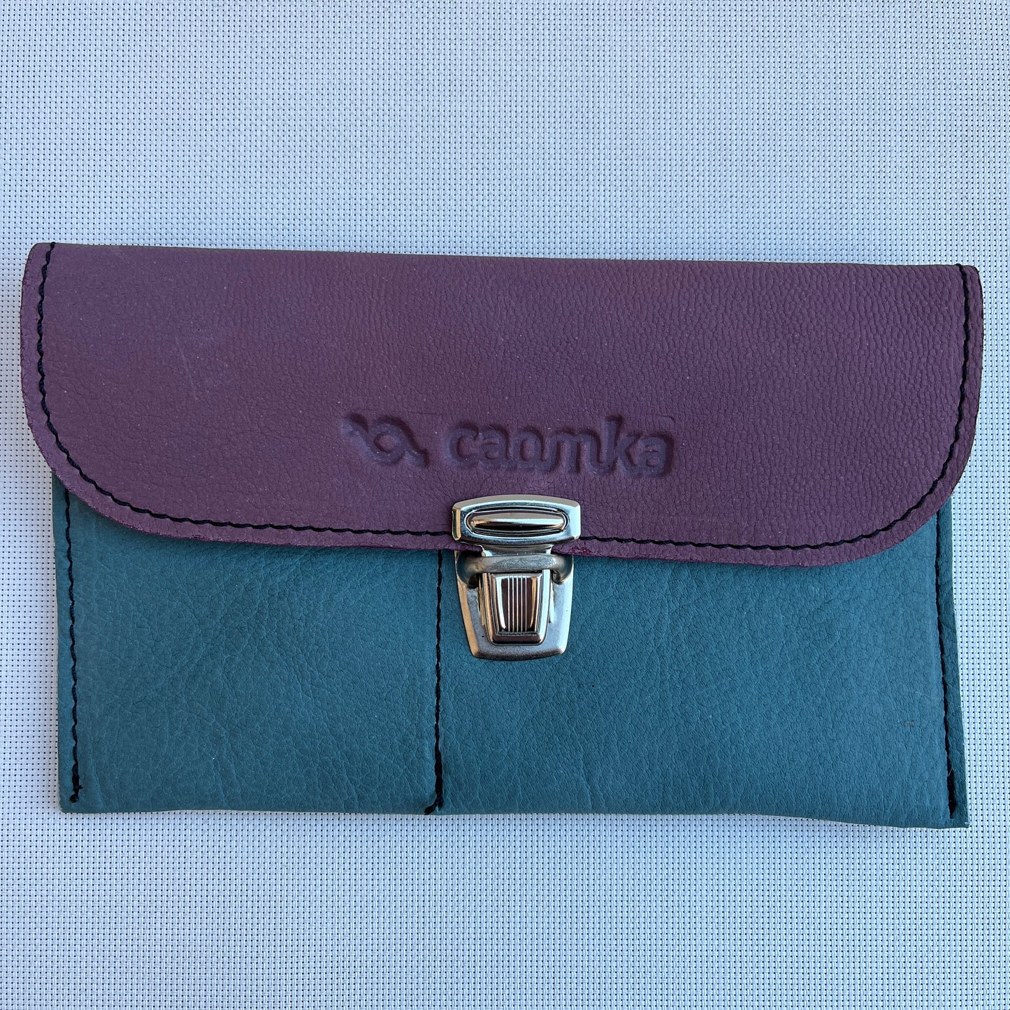 Monedero Plano CAOMKA · Piel natural BioCuir® · Pieza Exclusiva Núm. 13185