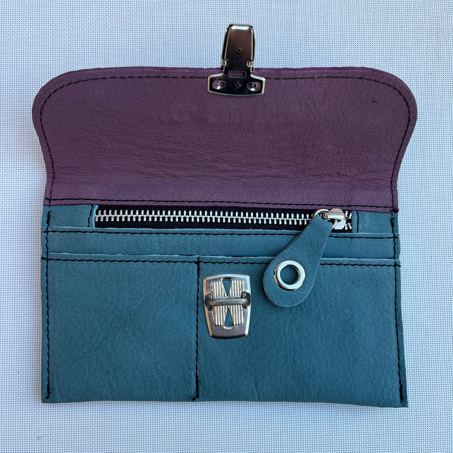 Monedero Plano CAOMKA · Piel natural BioCuir® · Pieza Exclusiva Núm. 13185