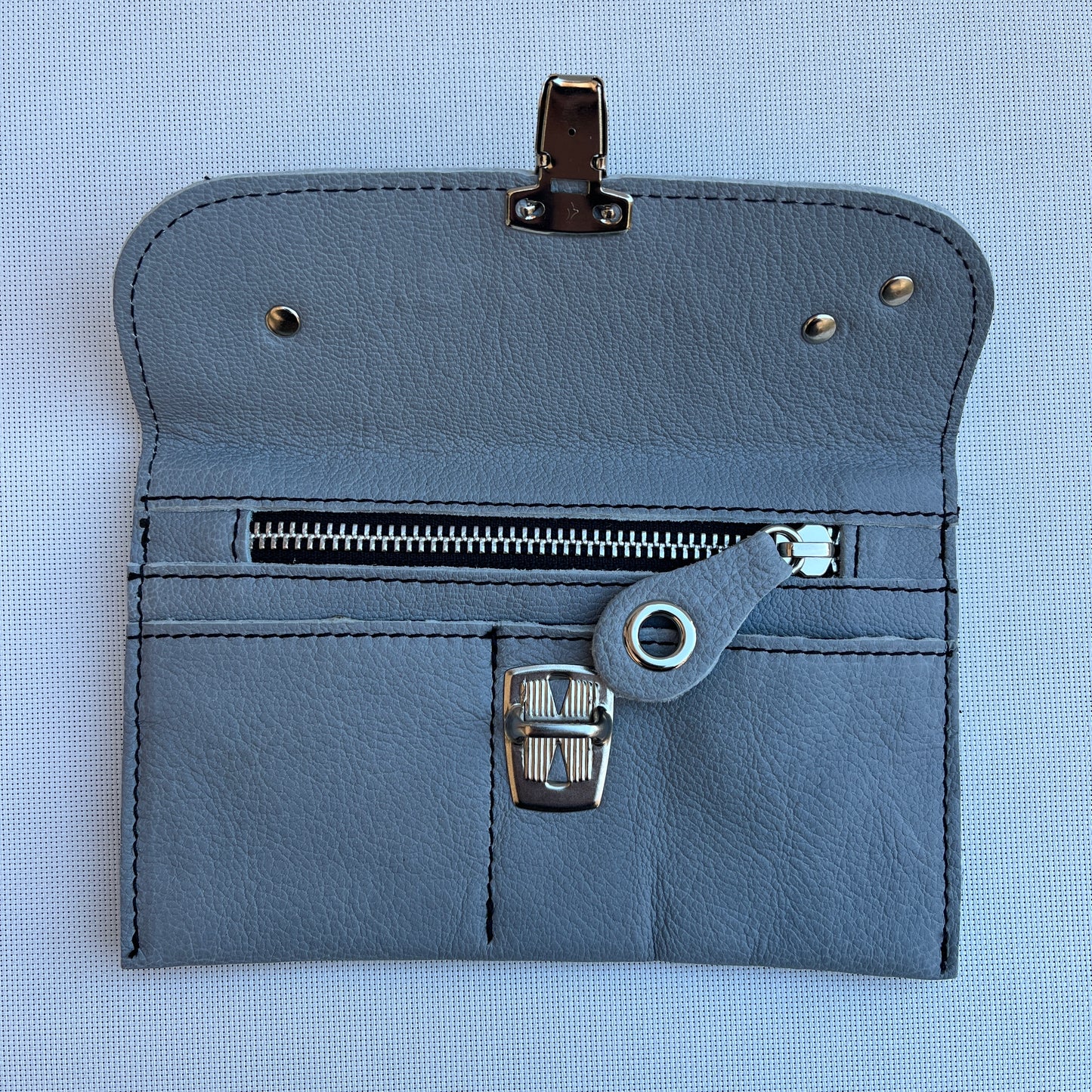 Monedero Plano Premium CAOMKA · Piel natural BioCuir® · Pieza Exclusiva Núm. 13183