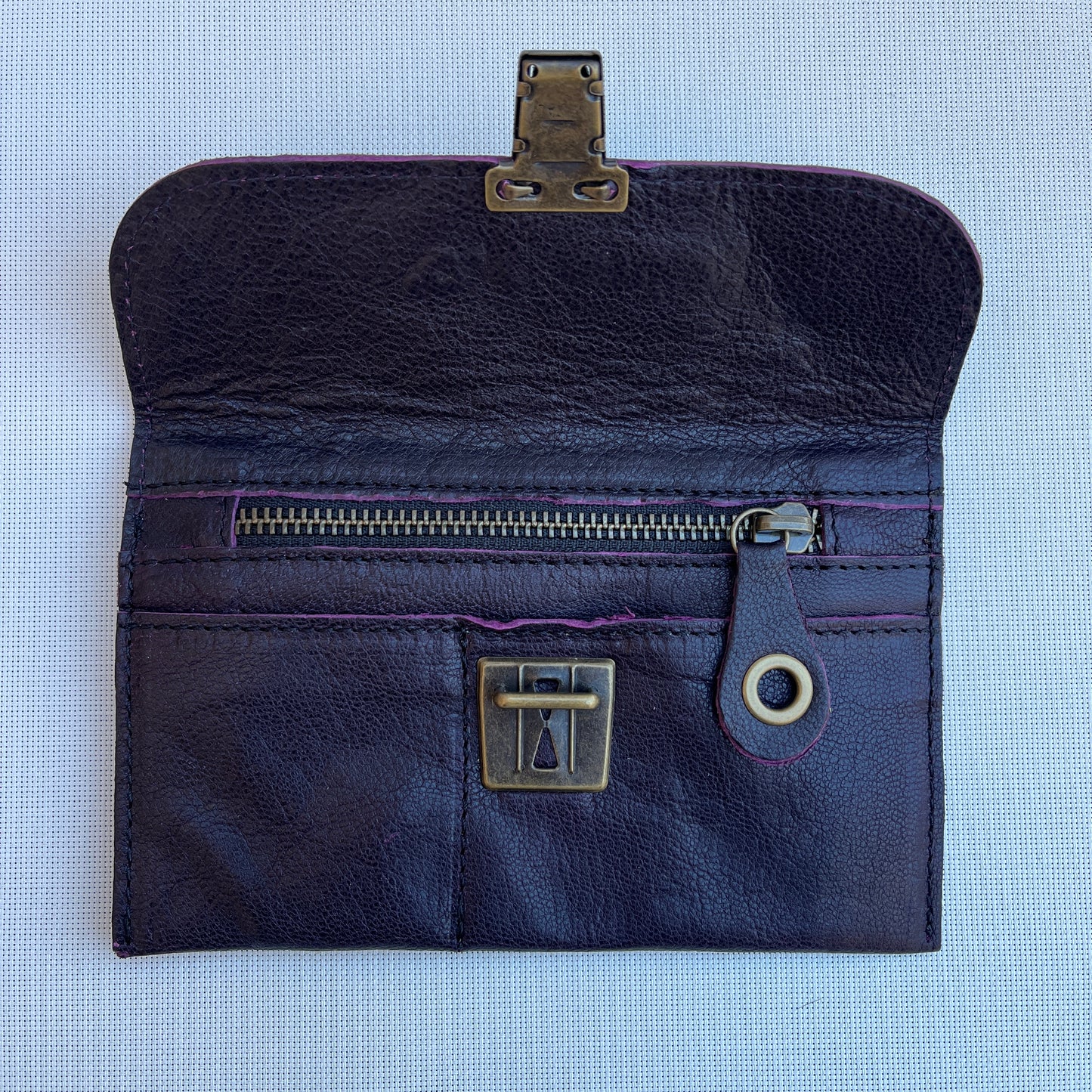 Monedero Plano CAOMKA · Piel natural BioCuir® · Pieza Exclusiva Núm. 13181