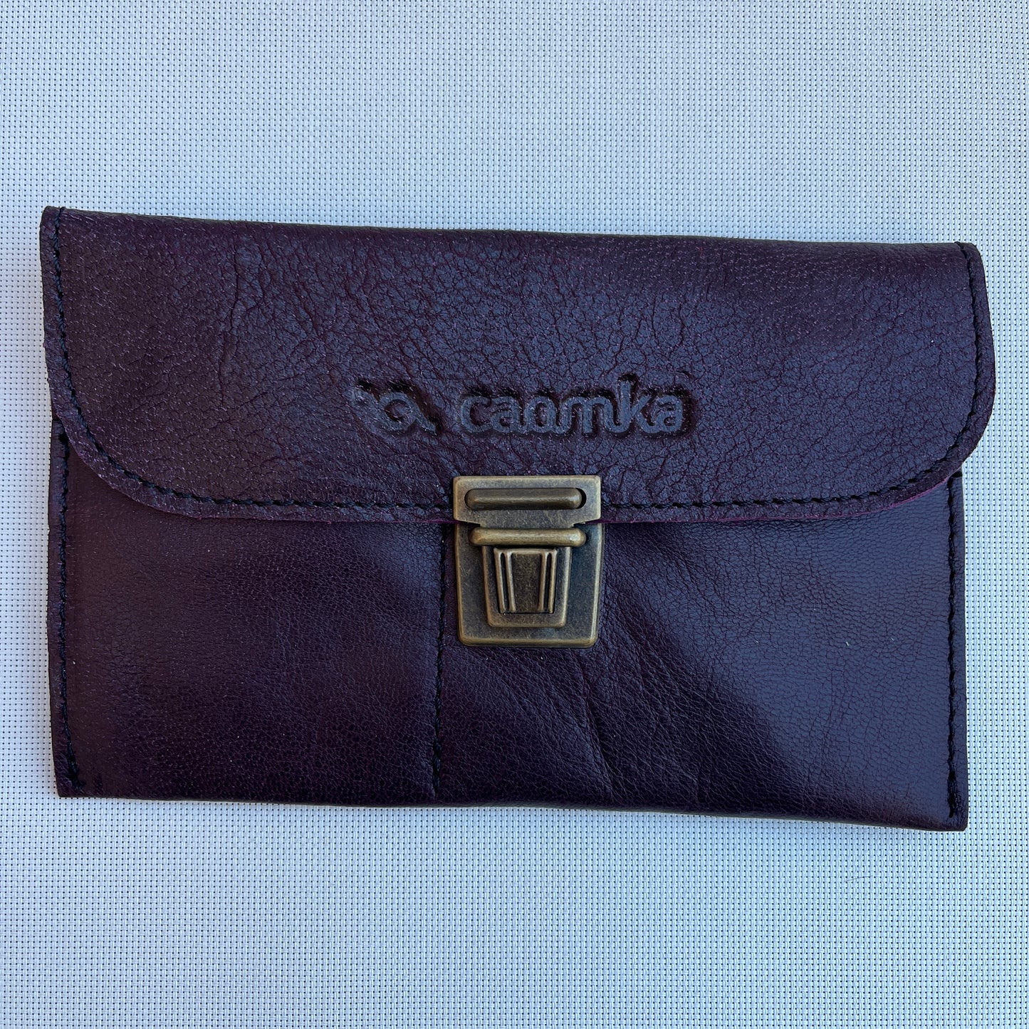 Monedero Plano CAOMKA · Piel natural BioCuir® · Pieza Exclusiva Núm. 13180