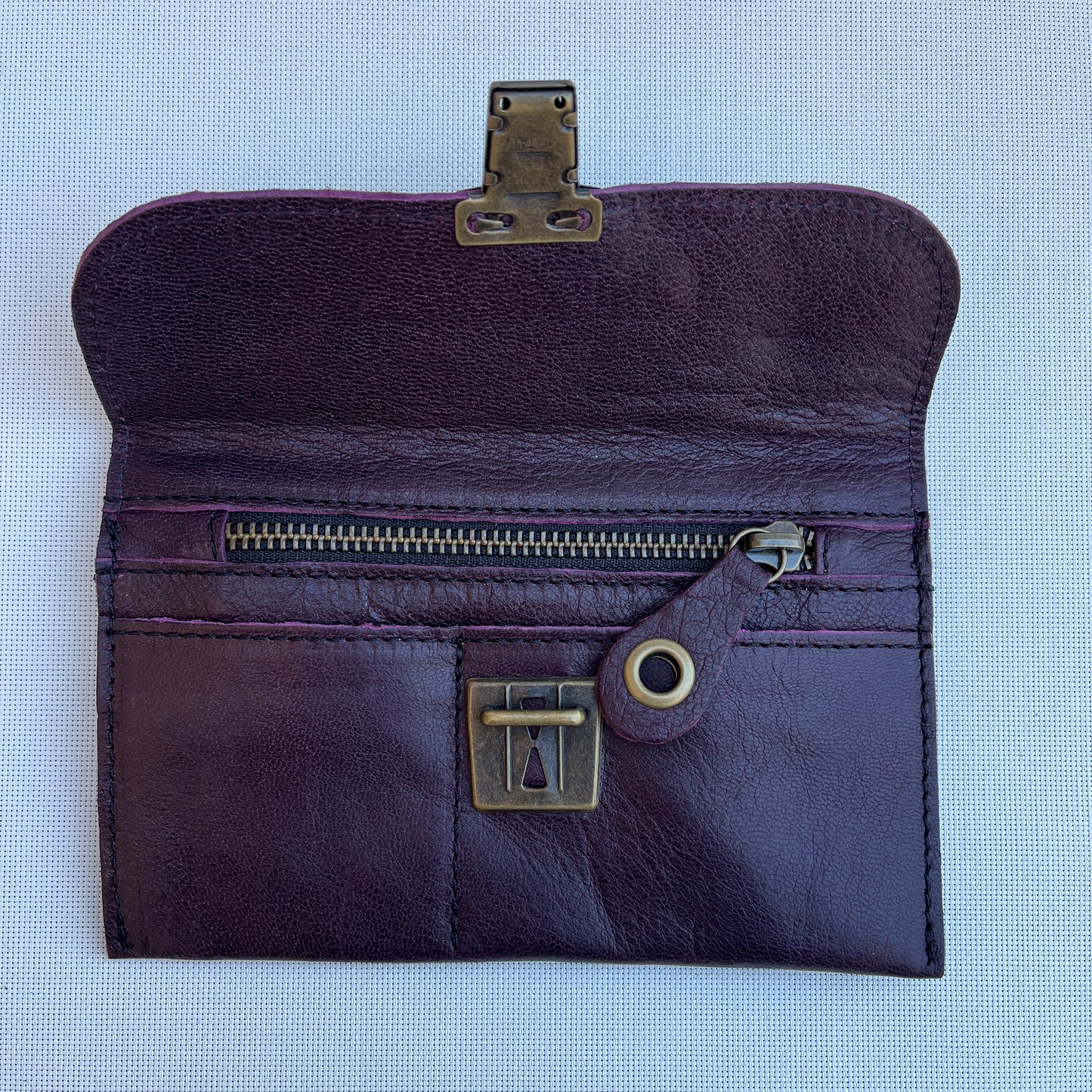 Monedero Plano CAOMKA · Piel natural BioCuir® · Pieza Exclusiva Núm. 13180