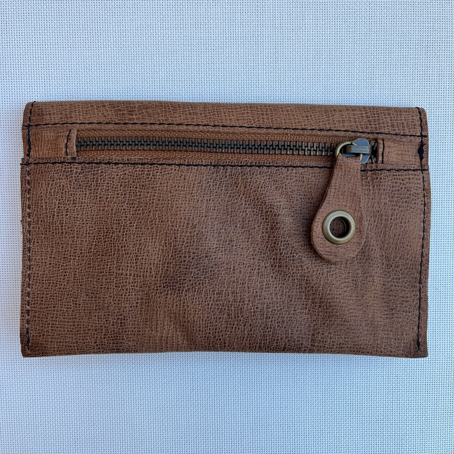 Monedero Plano CAOMKA · Piel natural BioCuir® · Pieza Exclusiva Núm. 13179