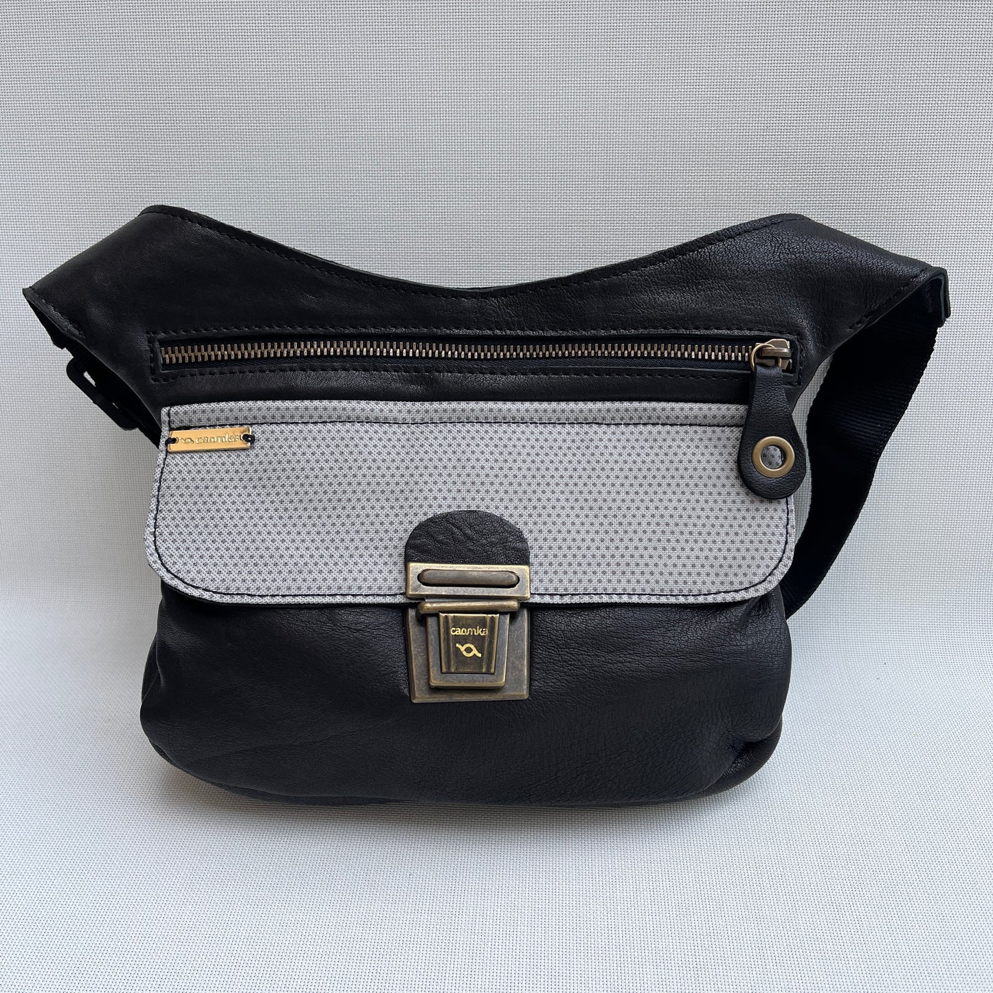 Special Black & Dots · Piel natural BioCuir® Pieza Exclusiva Núm. 12501