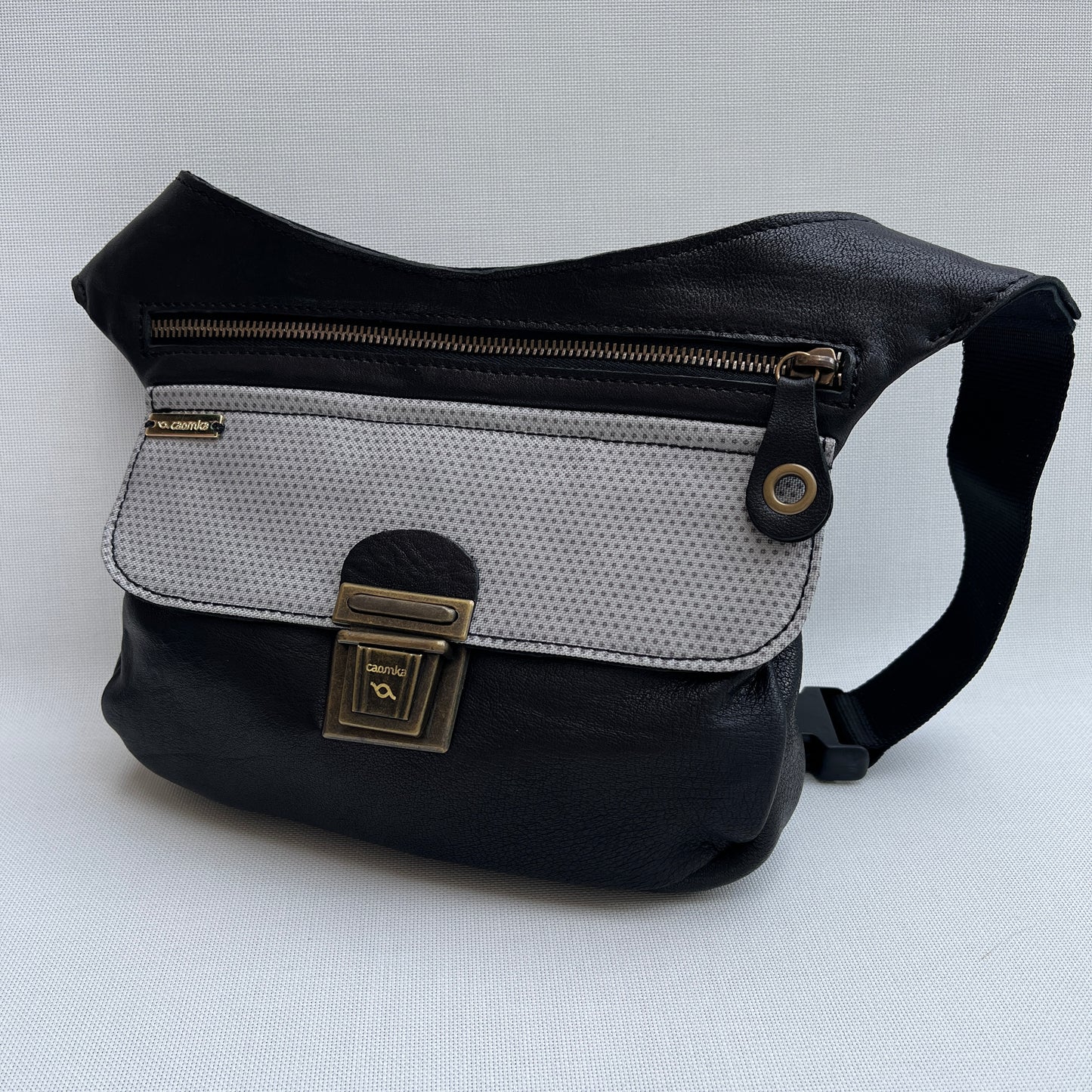Special Black & Dots · Piel natural BioCuir® Pieza Exclusiva Núm. 12501