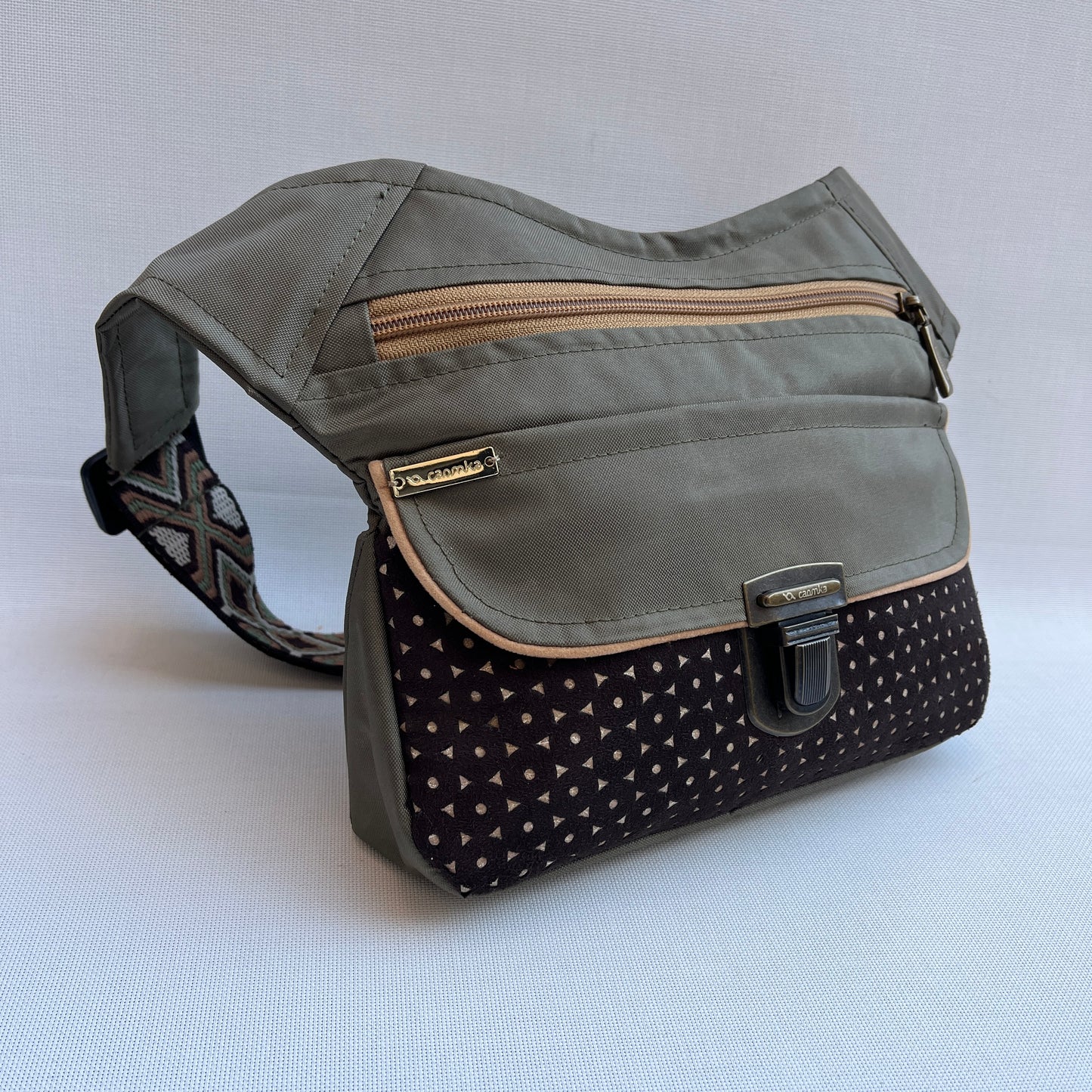 Special Green Kaki Top · Impermeable + Bolsillo trasero extra · Pieza Única Núm. 13264