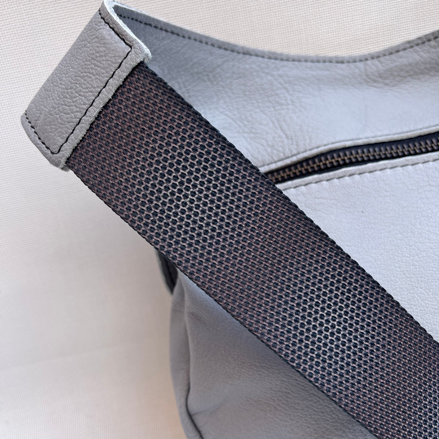 Special Gris Perla & Old Gold · Piel natural BioCuir® · Pieza Exclusiva Núm. 13249