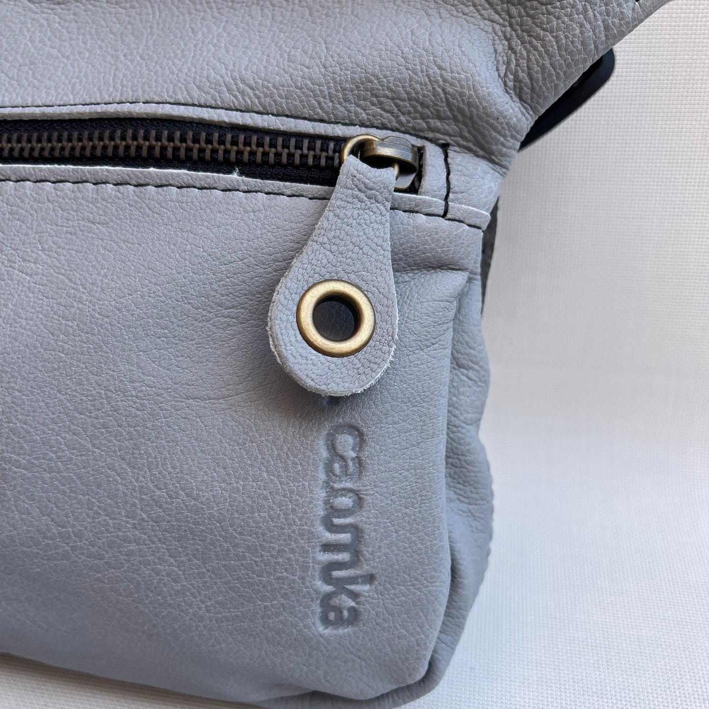 Special Gris Perla & Old Gold · Piel natural BioCuir® · Pieza Exclusiva Núm. 13249