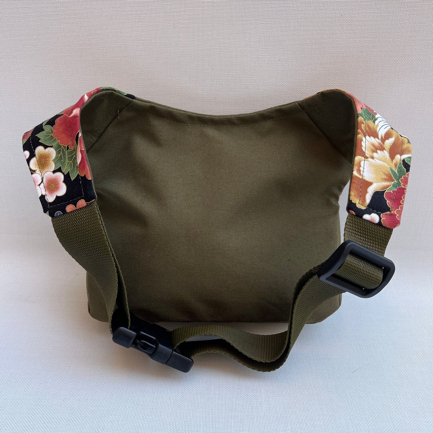 Besonderes grünes Kaki &amp; Blumen Einzelstück Nr. 13337