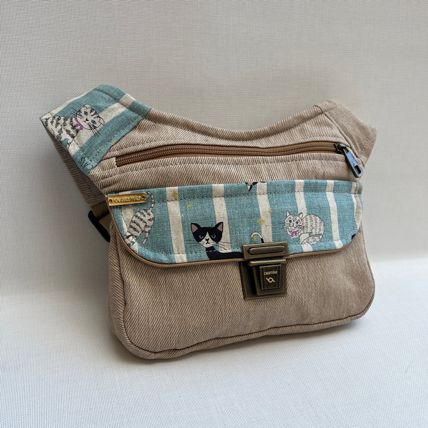 Special Jeans Sand & Cats + Bolsillo trasero · Pieza Única Núm. 12574