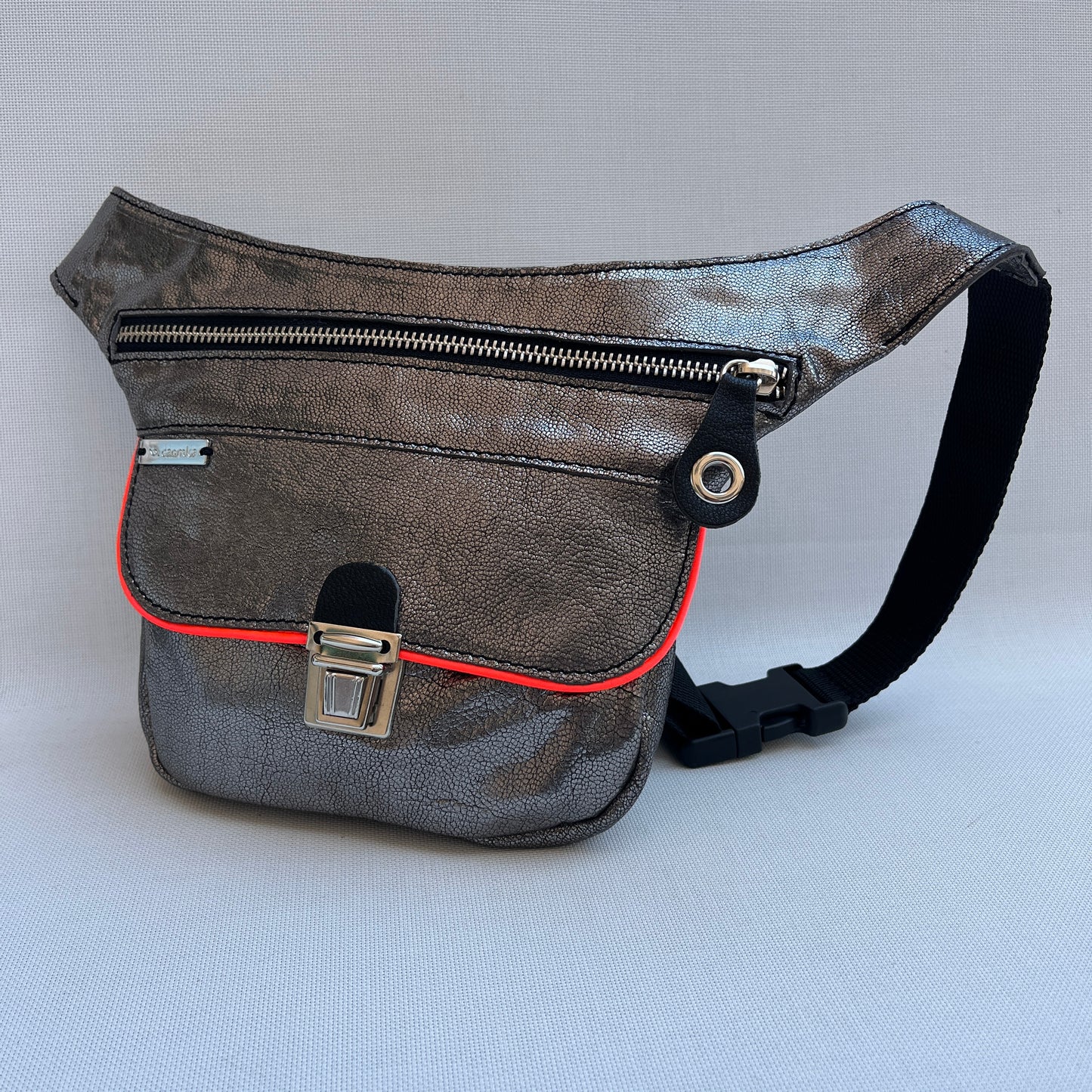 Mini Special Metal Gray · Piel natural BioCuir® · Pieza Única Núm. 13377