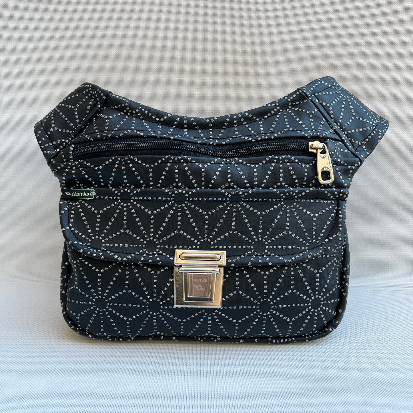 Spezielles elegantes schwarzes veganes Leder. Einzelstück Nr. 10967