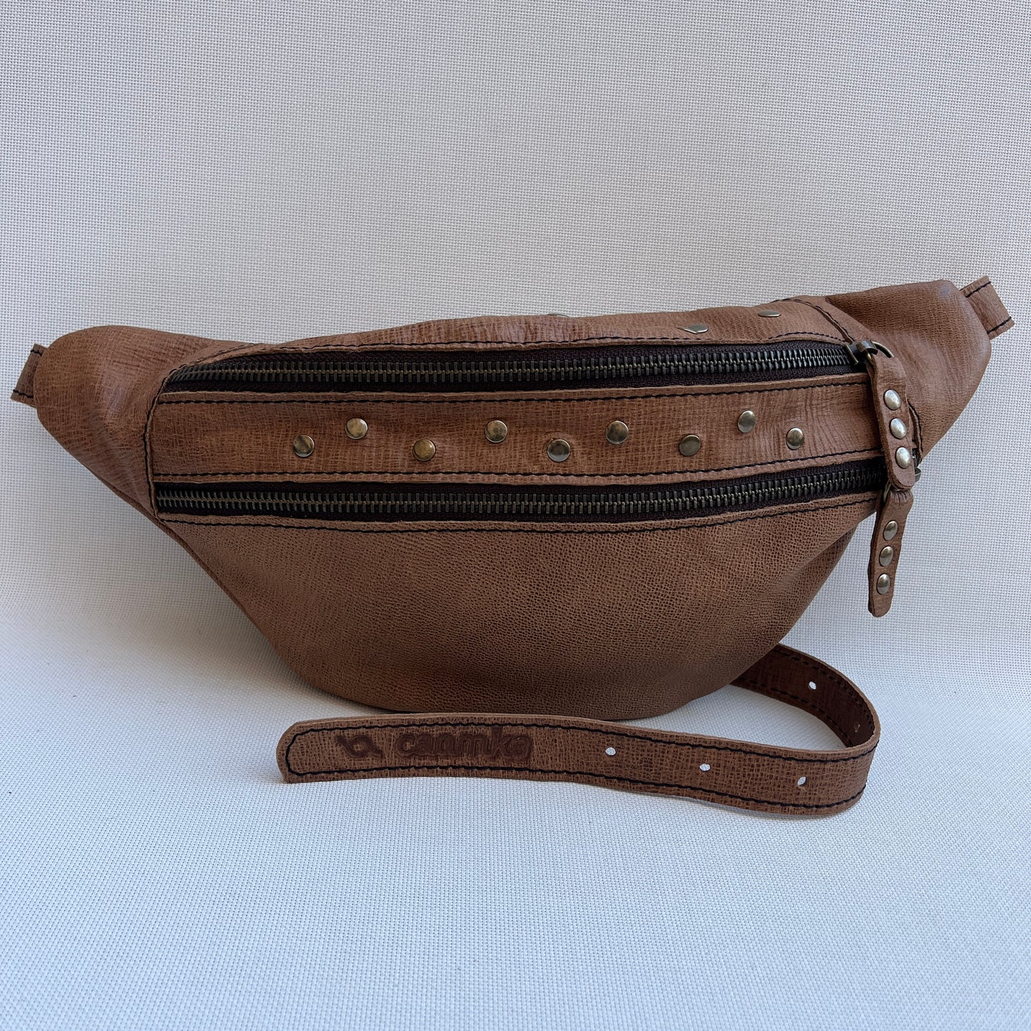 Premium Retro Chic Brown · Piel natural BioCuir® · Pieza Exclusiva Núm. 13378