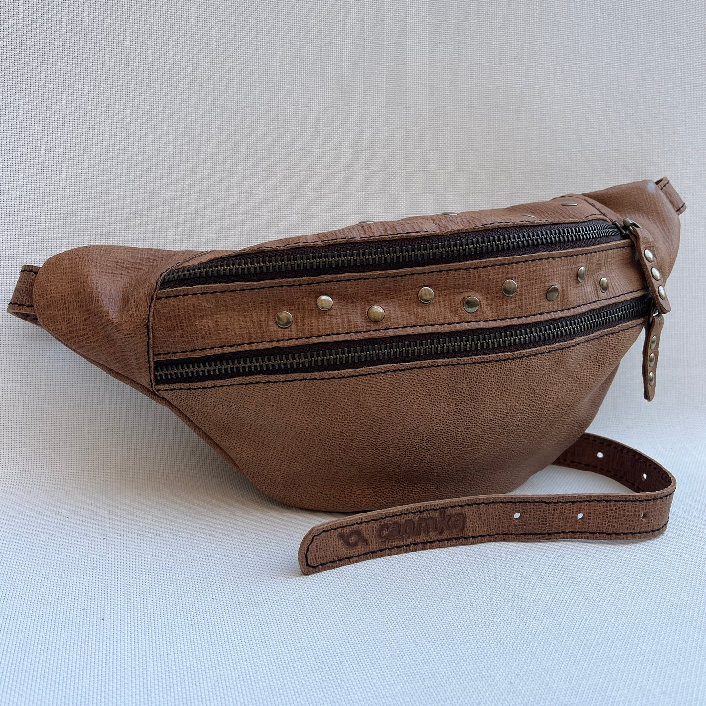 Premium Retro Chic Brown · Piel natural BioCuir® · Pieza Exclusiva Núm. 13378