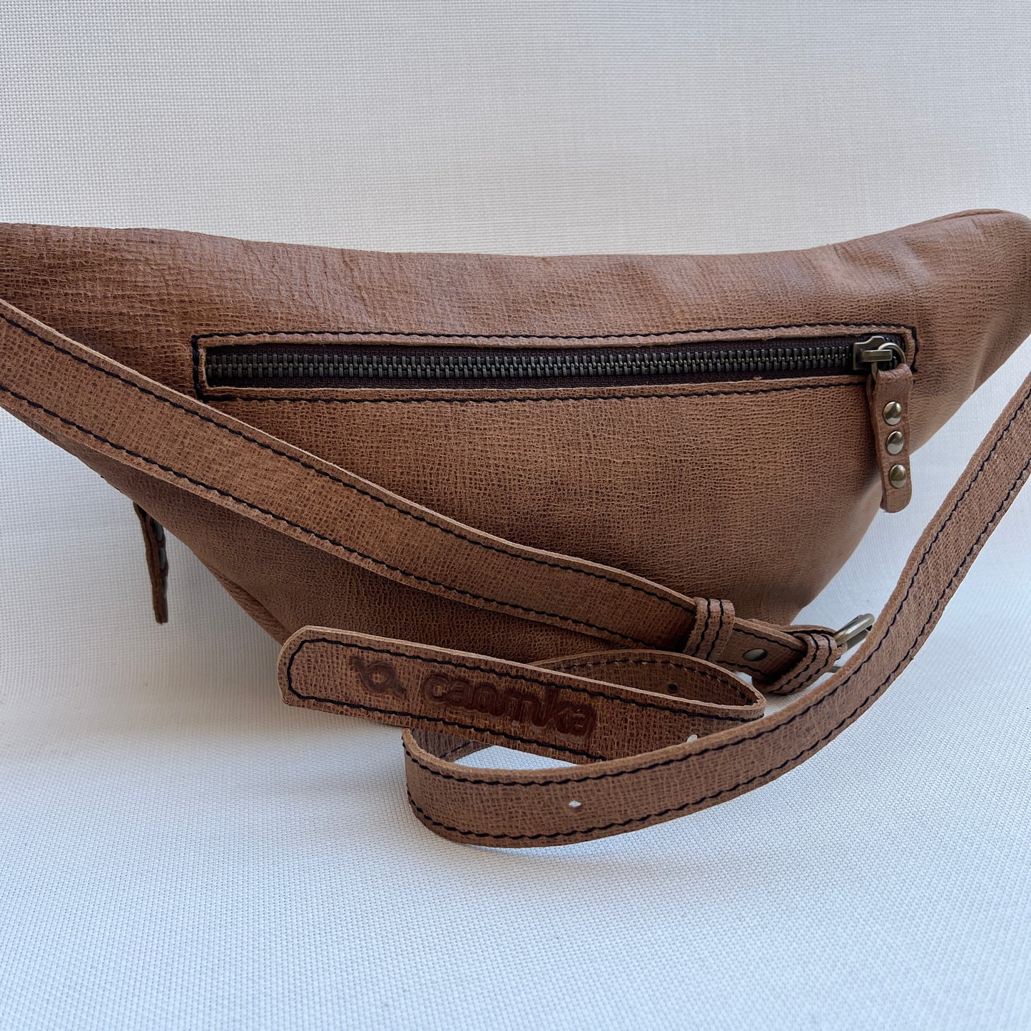 Premium Retro Chic Brown · Piel natural BioCuir® · Pieza Exclusiva Núm. 13378