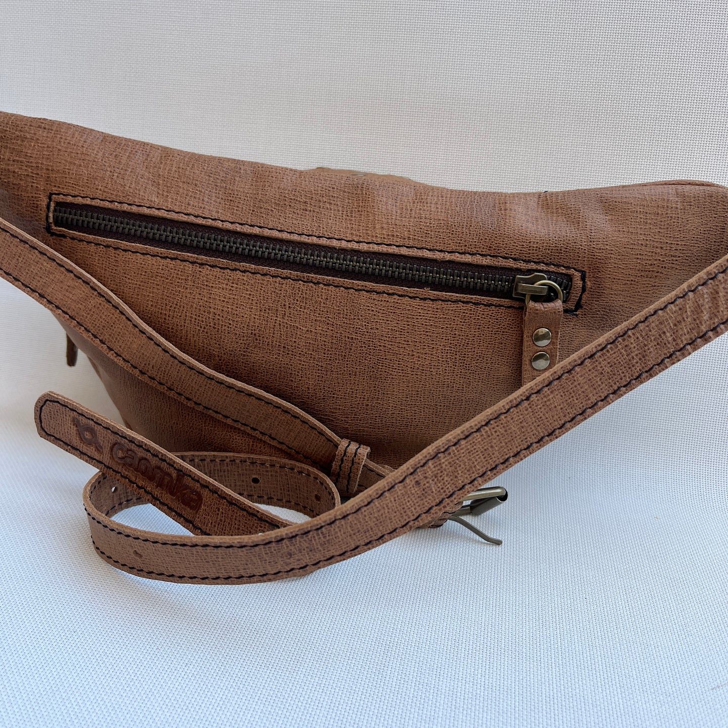 Premium Retro Chic Brown · Piel natural BioCuir® · Pieza Exclusiva Núm. 13378