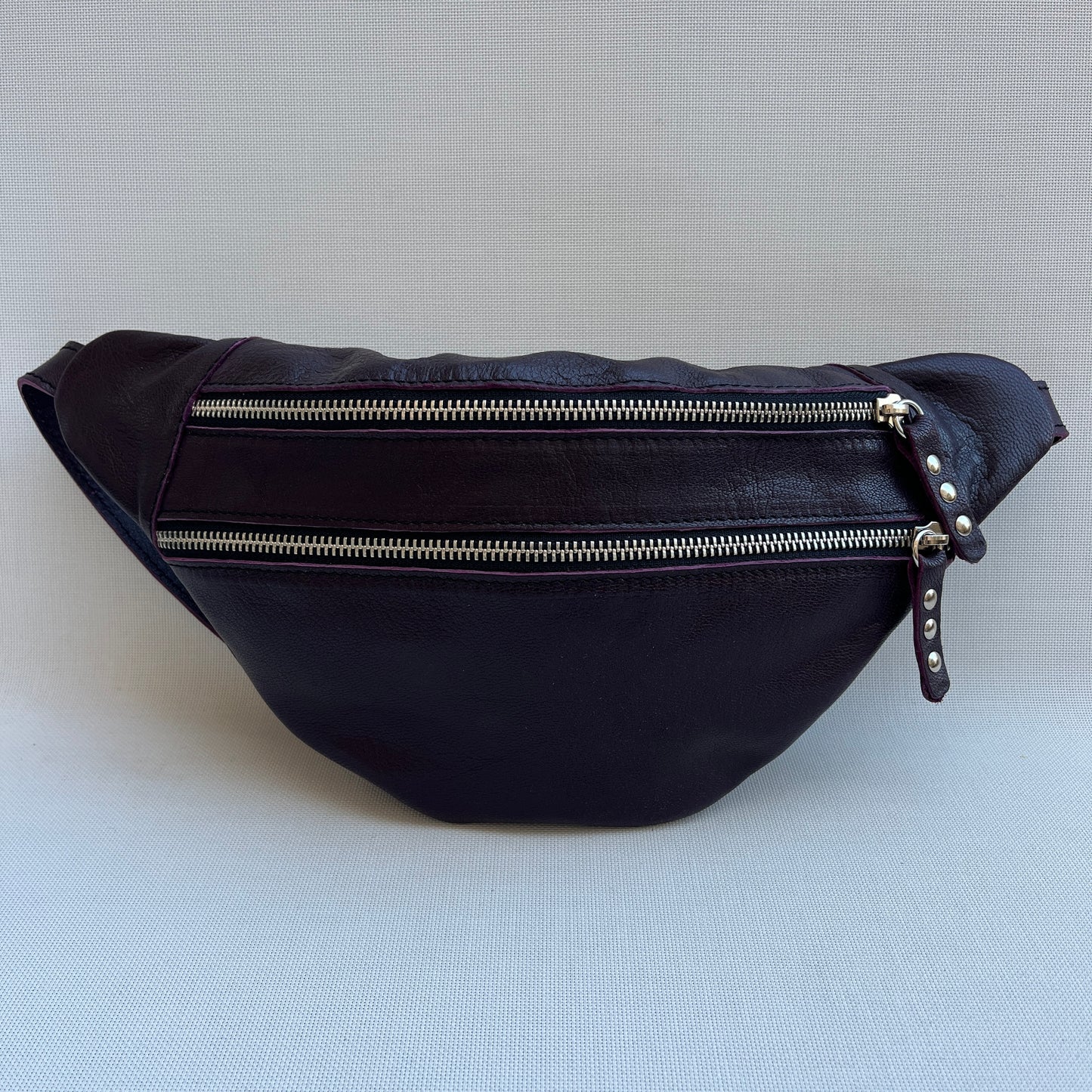 Retro Chic Dark Purple · Piel natural BioCuir® · Pieza Exclusiva Núm. 13385