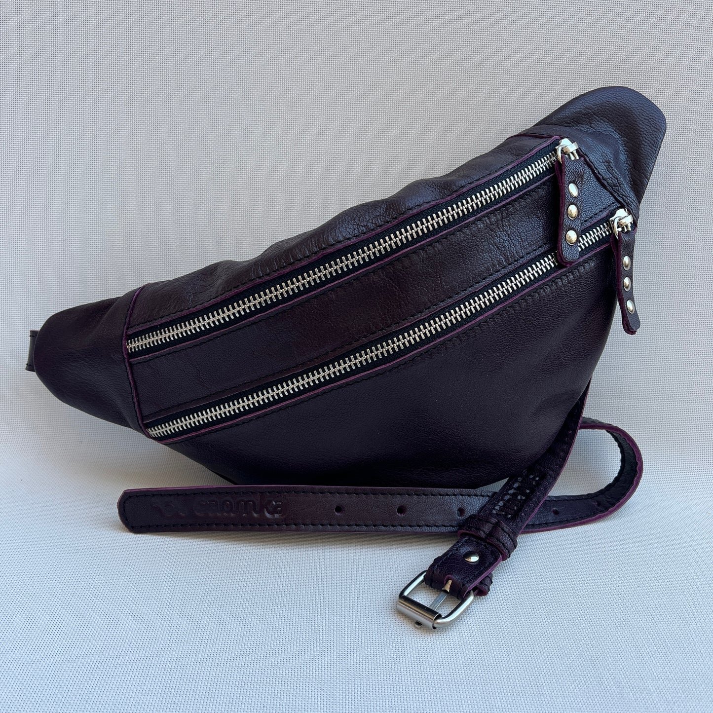 Retro Chic Dark Purple · Piel natural BioCuir® · Pieza Exclusiva Núm. 13385