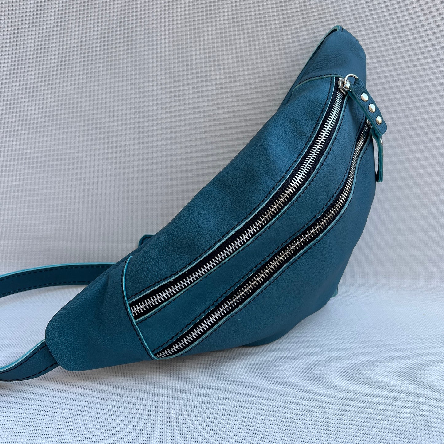 Retro Chic Blue Petrol· Piel natural BioCuir® · Pieza Exclusiva Núm. 13381