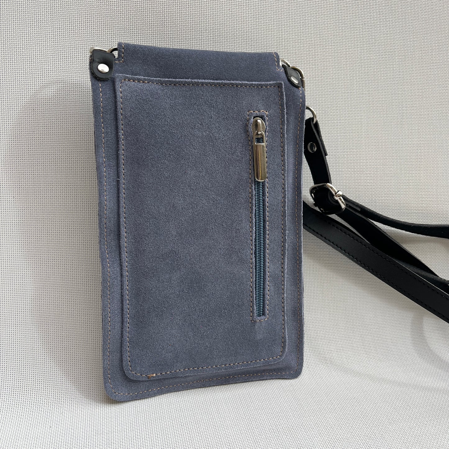 Porta Móvil · Diseño Tierra · Piel Serraje Trenzado · Azul