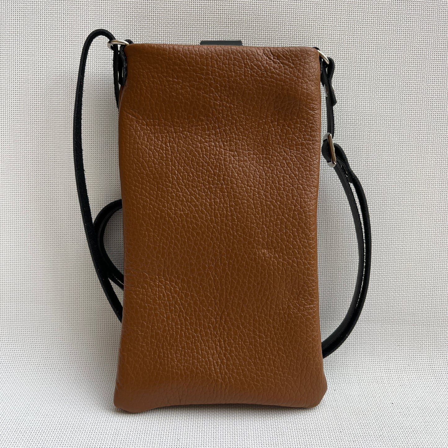 Porta Móvil · Diseño Alfa · Piel natural · Marrón