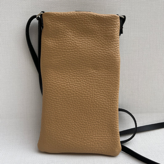 (-50%) Porta Móvil · Diseño Alfa · Piel natural · Camel