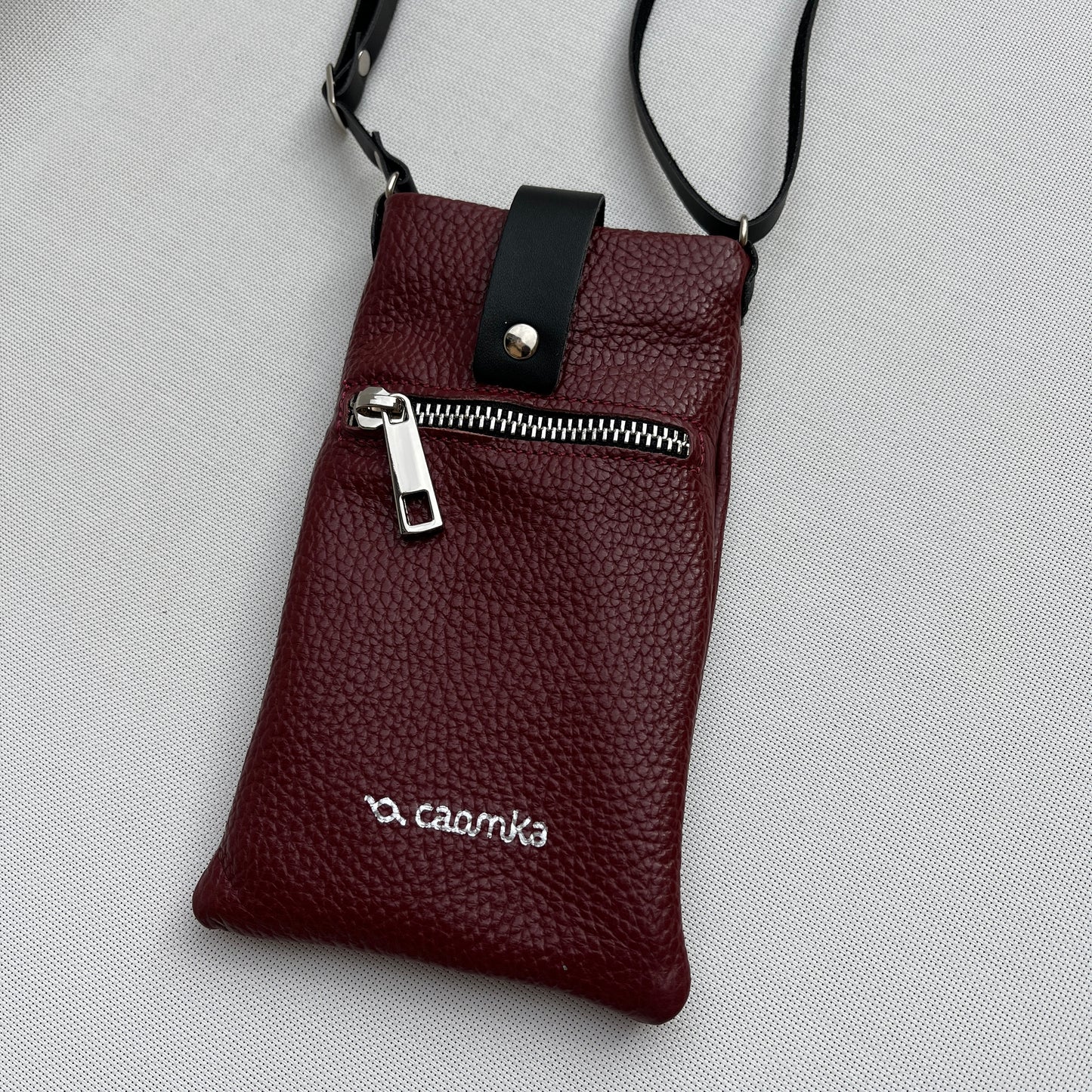 Porta Móvil · Diseño Alfa · Piel natural · Burdeos