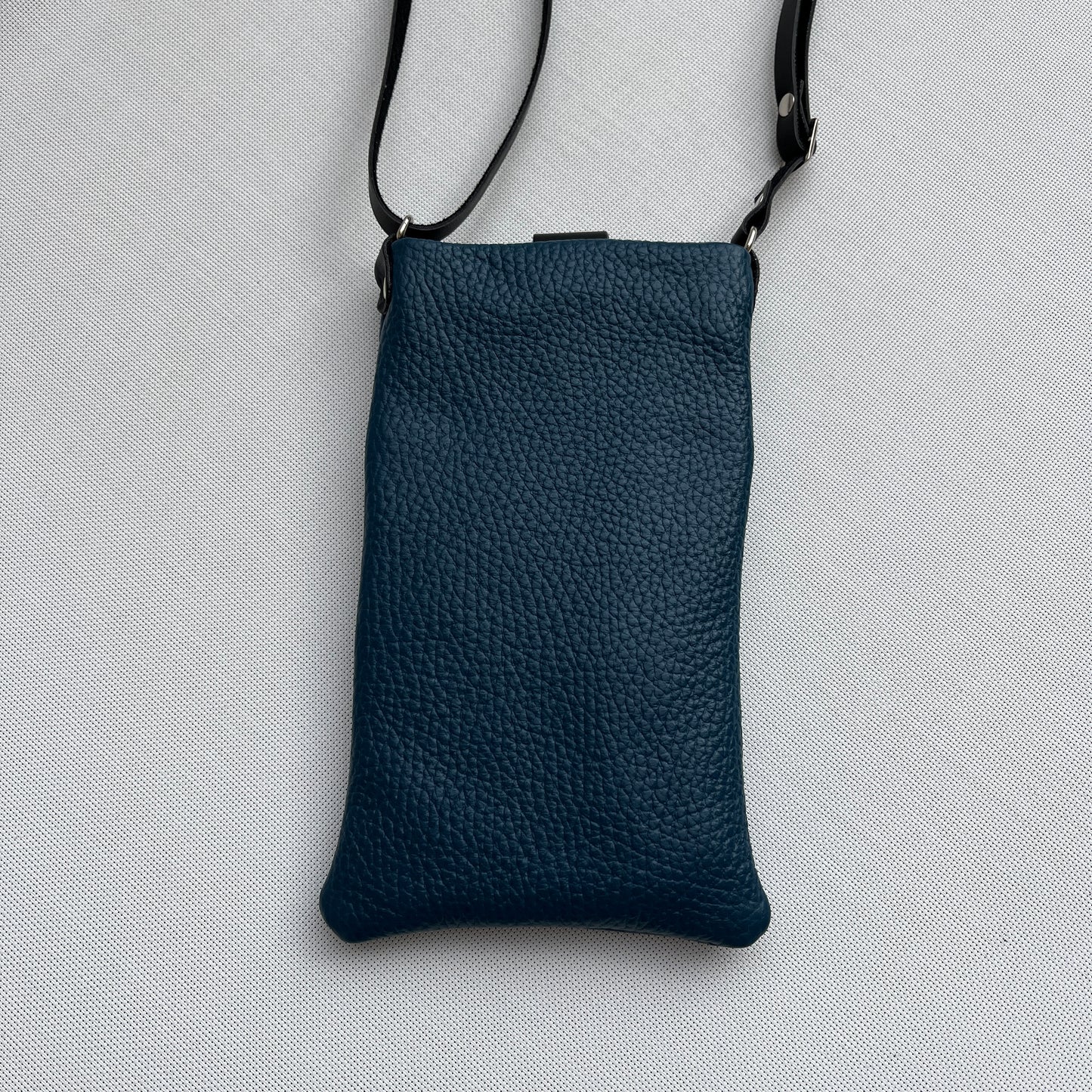 Porta Móvil · Diseño Alfa · Piel natural · Azul Petroleo