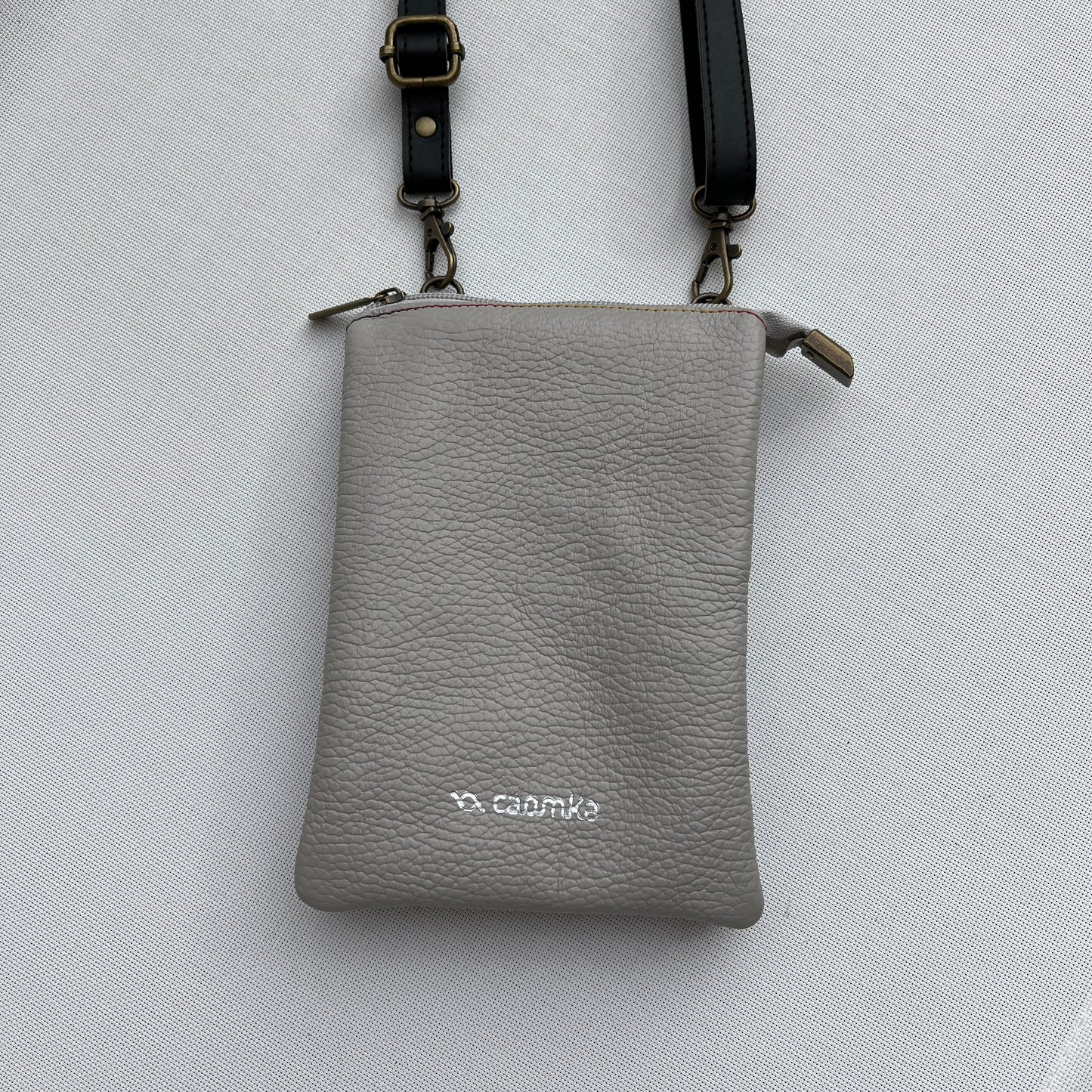 Porta Móvil · Diseño Top · Piel natural · Perla