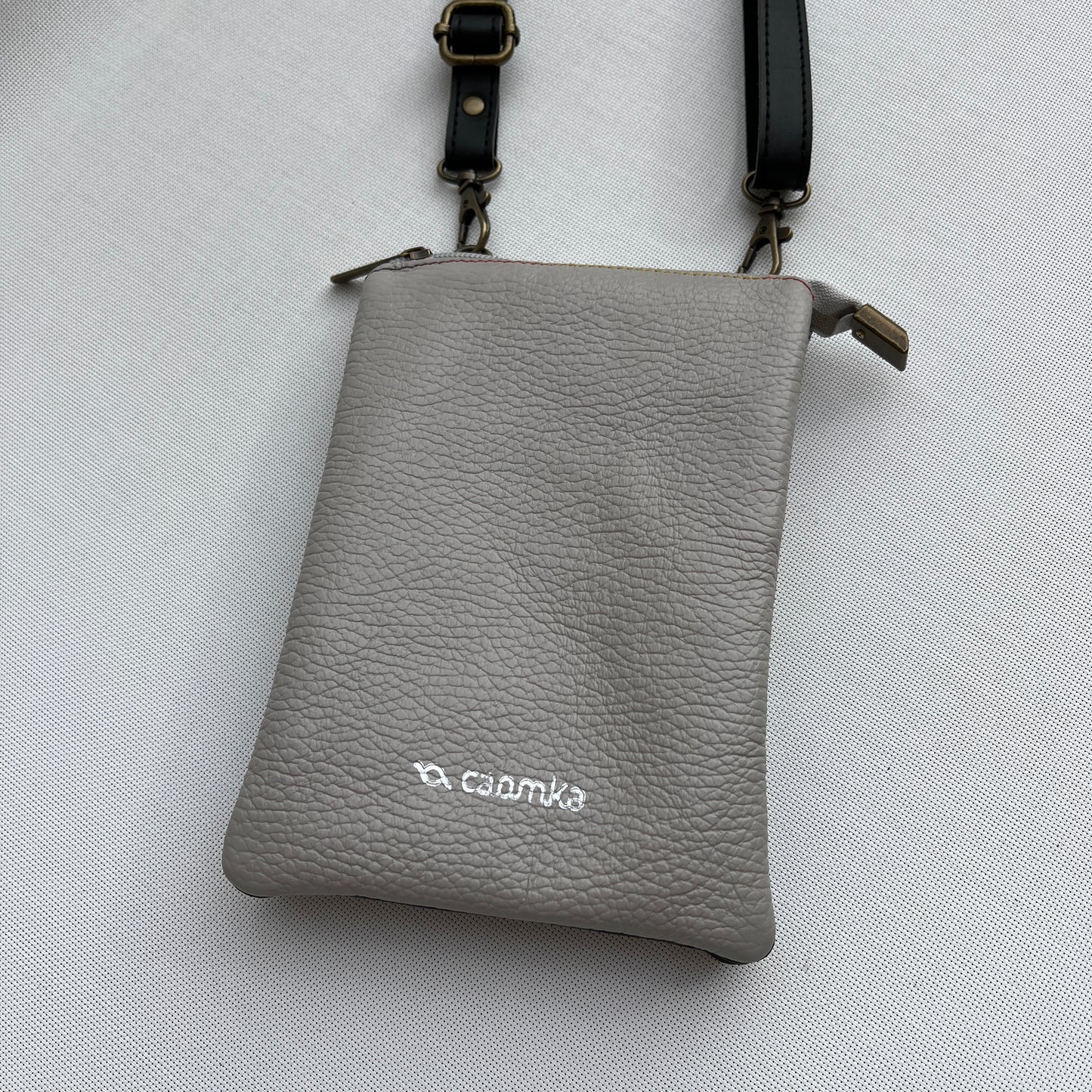 Porta Móvil · Diseño Top · Piel natural · Perla