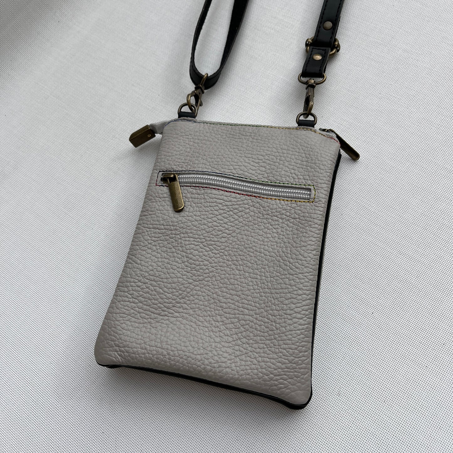 Porta Móvil · Diseño Top · Piel natural · Perla