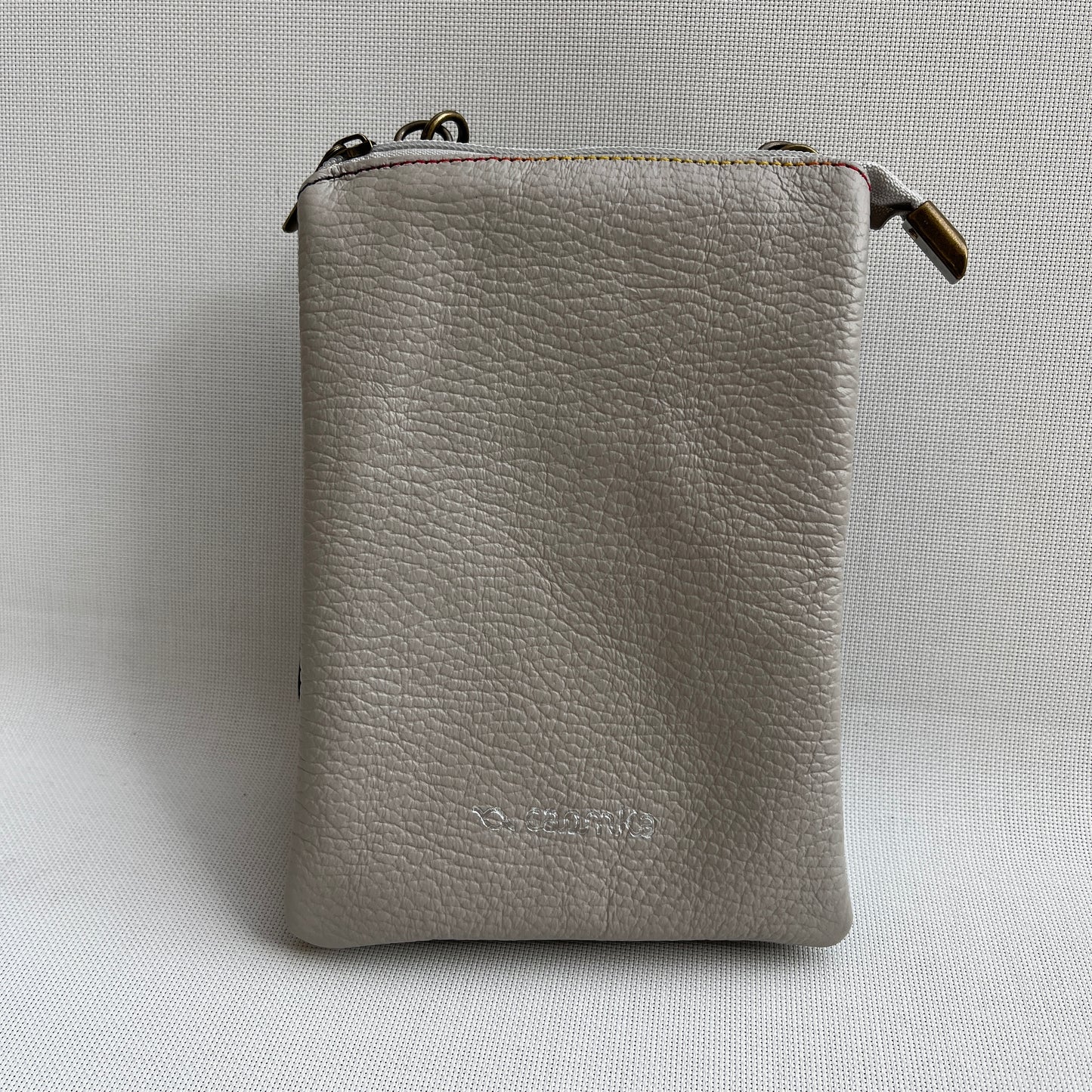 Porta Móvil · Diseño Top · Piel natural · Perla