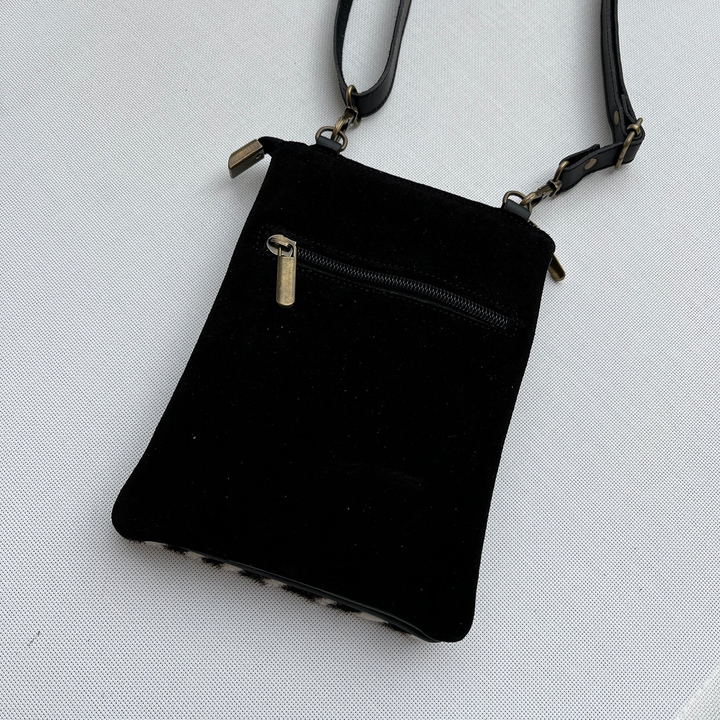 Porta Móvil · Diseño Zebra · Piel natural