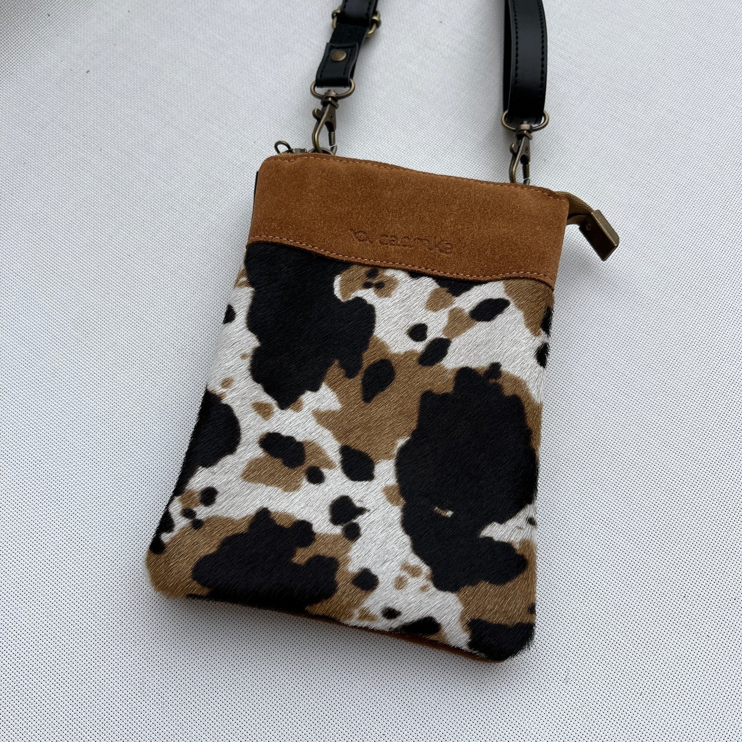 Porta Móvil · Diseño Vaca · Piel natural