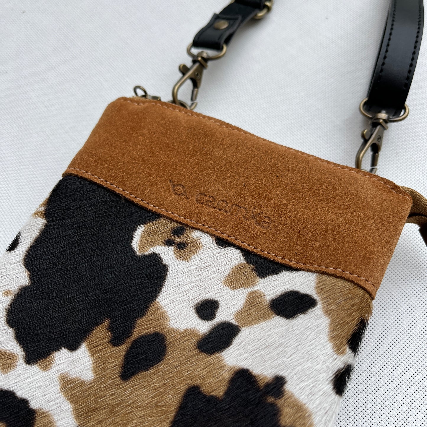 Porta Móvil · Diseño Vaca · Piel natural